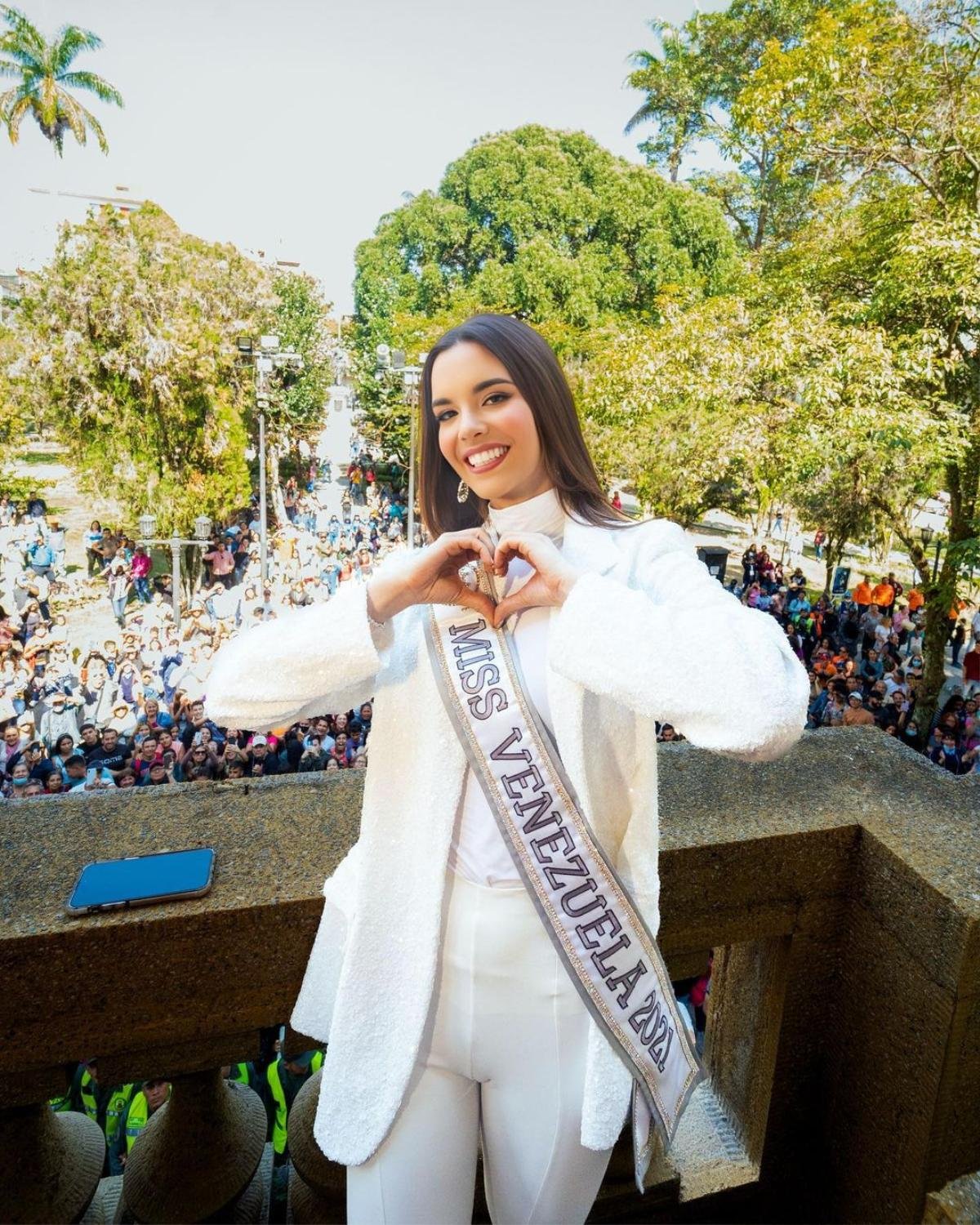 Á hậu 1 Miss Universe trở về nước, ai nấy đều 'ghẻ lạnh' vì thua cuộc trước Mỹ? Ảnh 4