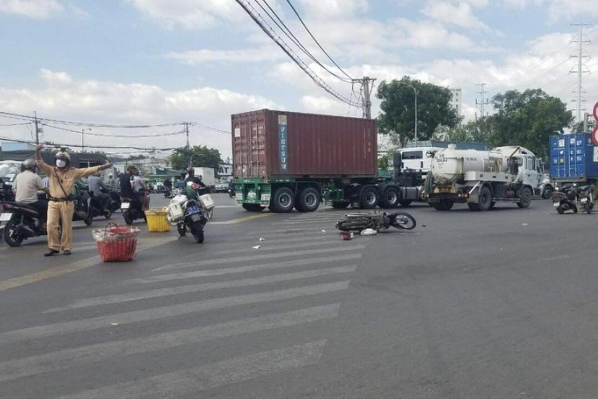 Được mẹ chở đi học, bé gái 14 tuổi tử vong thương tâm sau vụ va chạm với xe bồn Ảnh 1