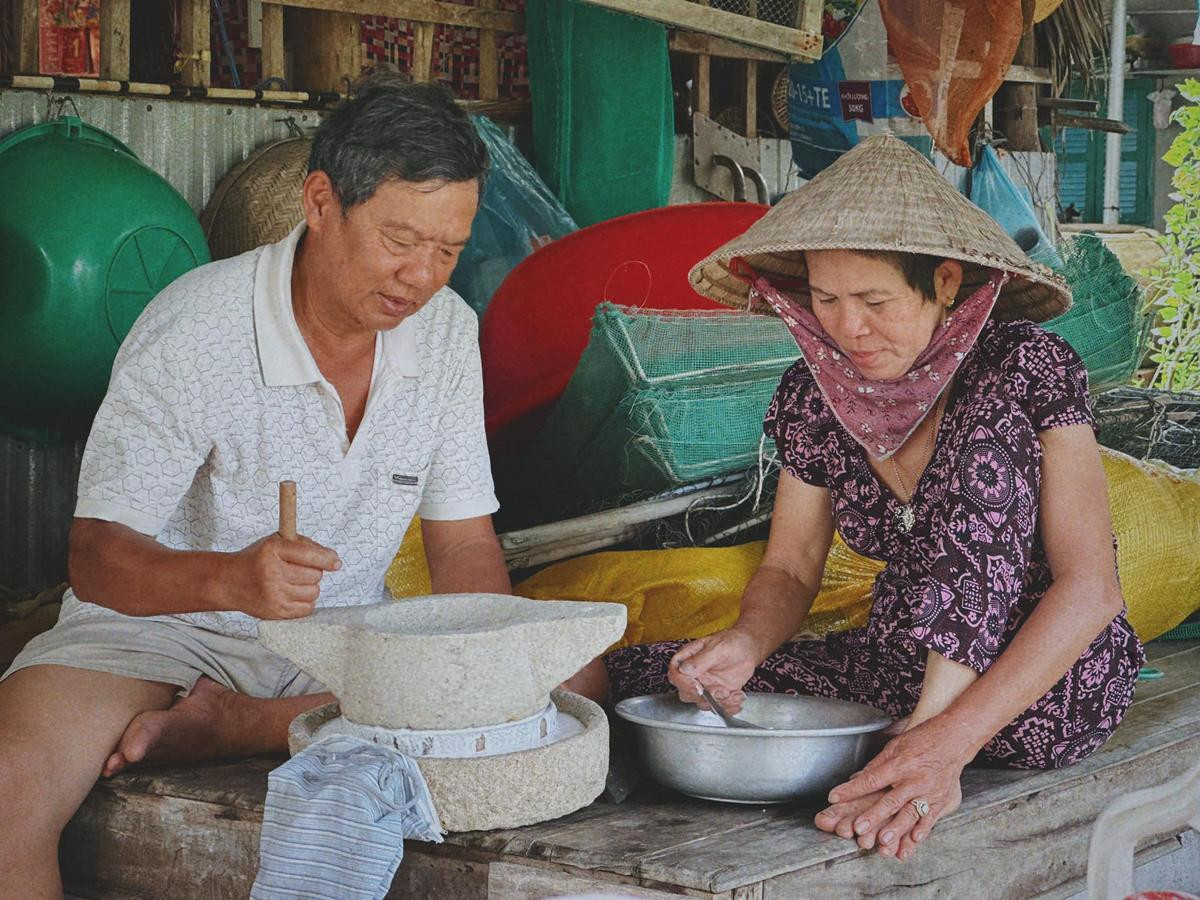 Chàng trai chụp ảnh 'bánh canh bột xắt' cả nhà cùng làm, dân mạng rưng rưng: Nao lòng người xa xứ! Ảnh 8