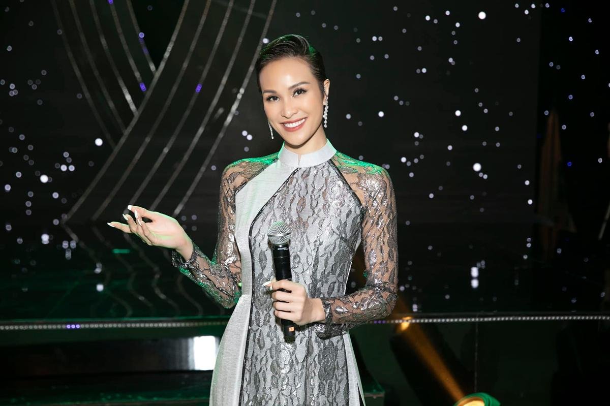 Lộ diện MC của Miss Charm 2023: Vẻ đẹp nóng bỏng tựa nữ thần, bắn tiếng Anh như gió Ảnh 5