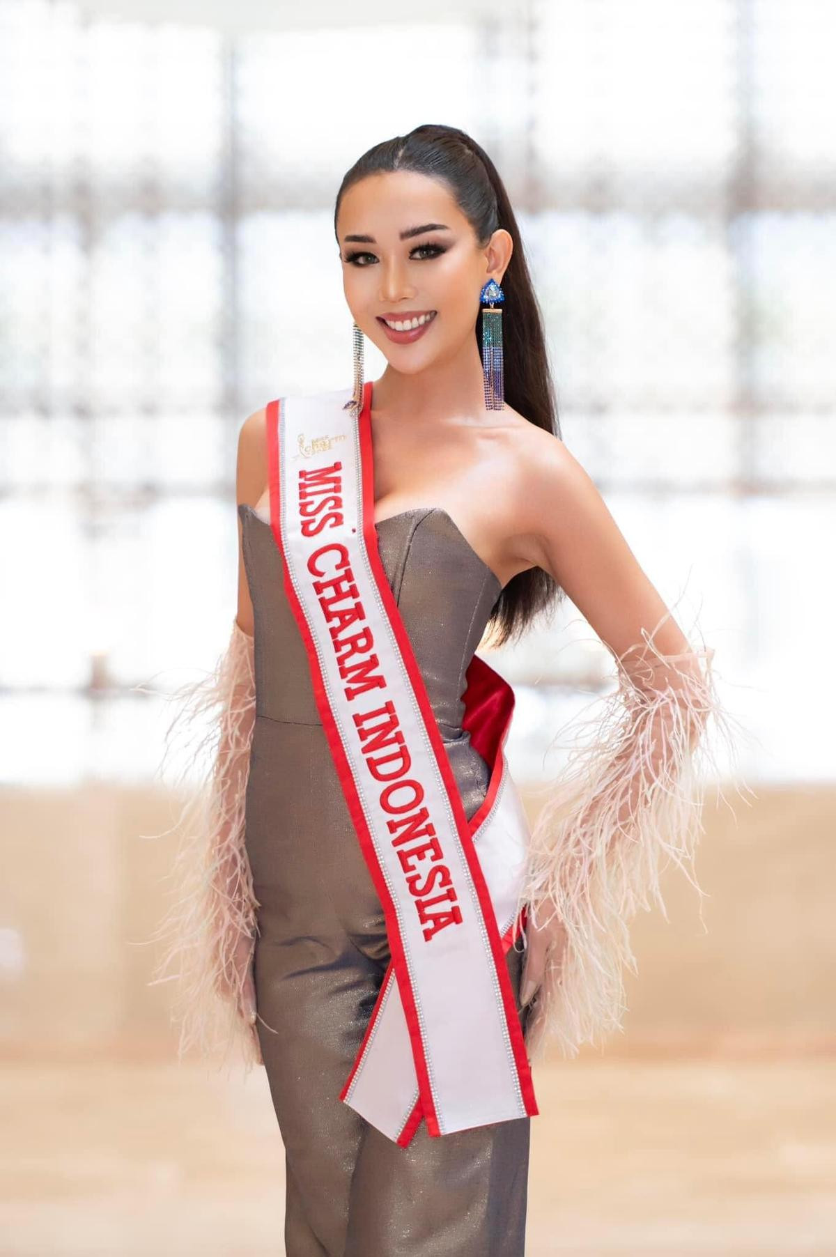 Miss Charm Indonesia thay đồ 'xoành xoạch' trong 2 ngày thi đấu: Tính đoạt giải Miss Fashion? Ảnh 2