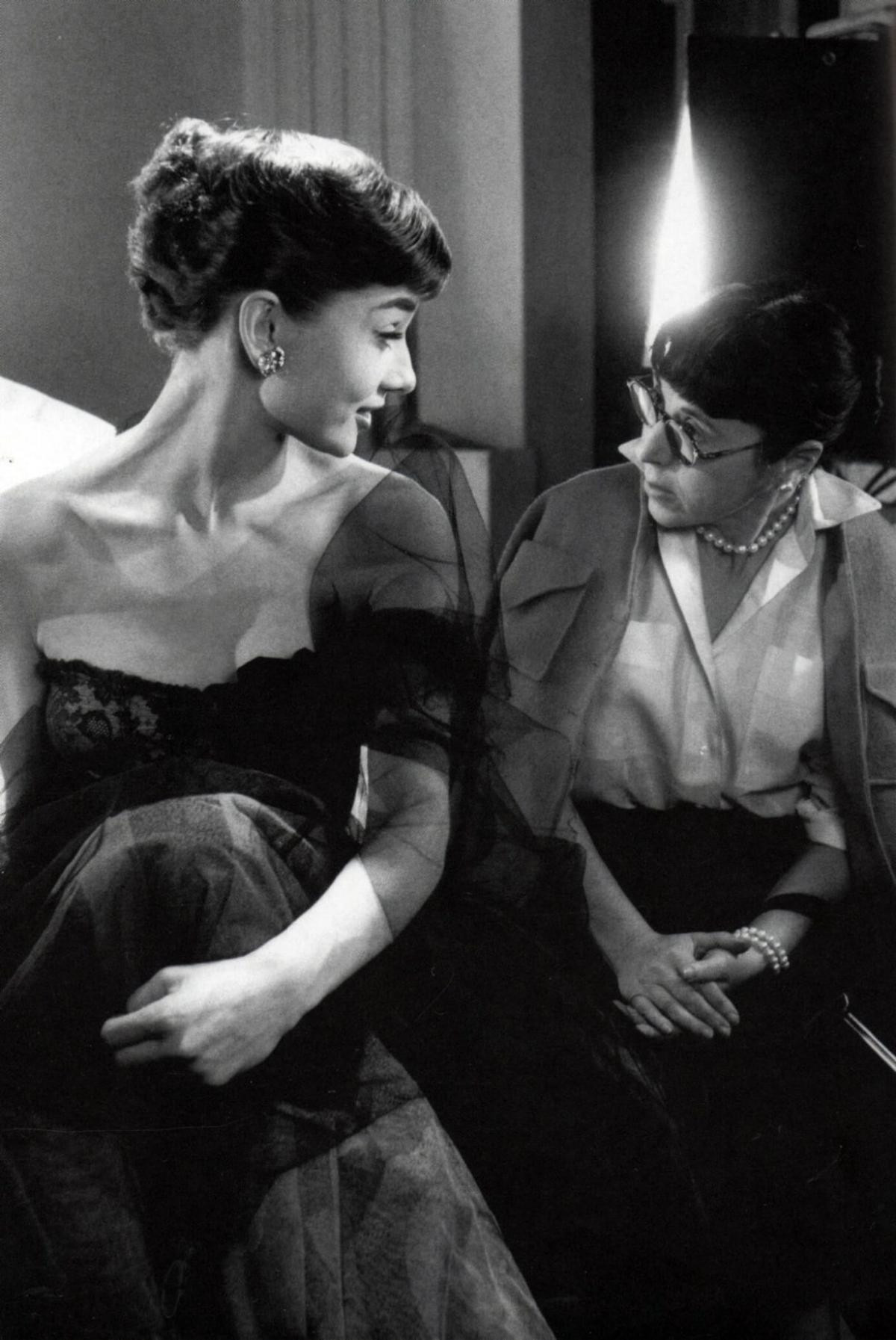 Edith Head: Từ giáo viên ngôn ngữ trở thành NTK phục trang thành công nhất Hollywood Ảnh 6