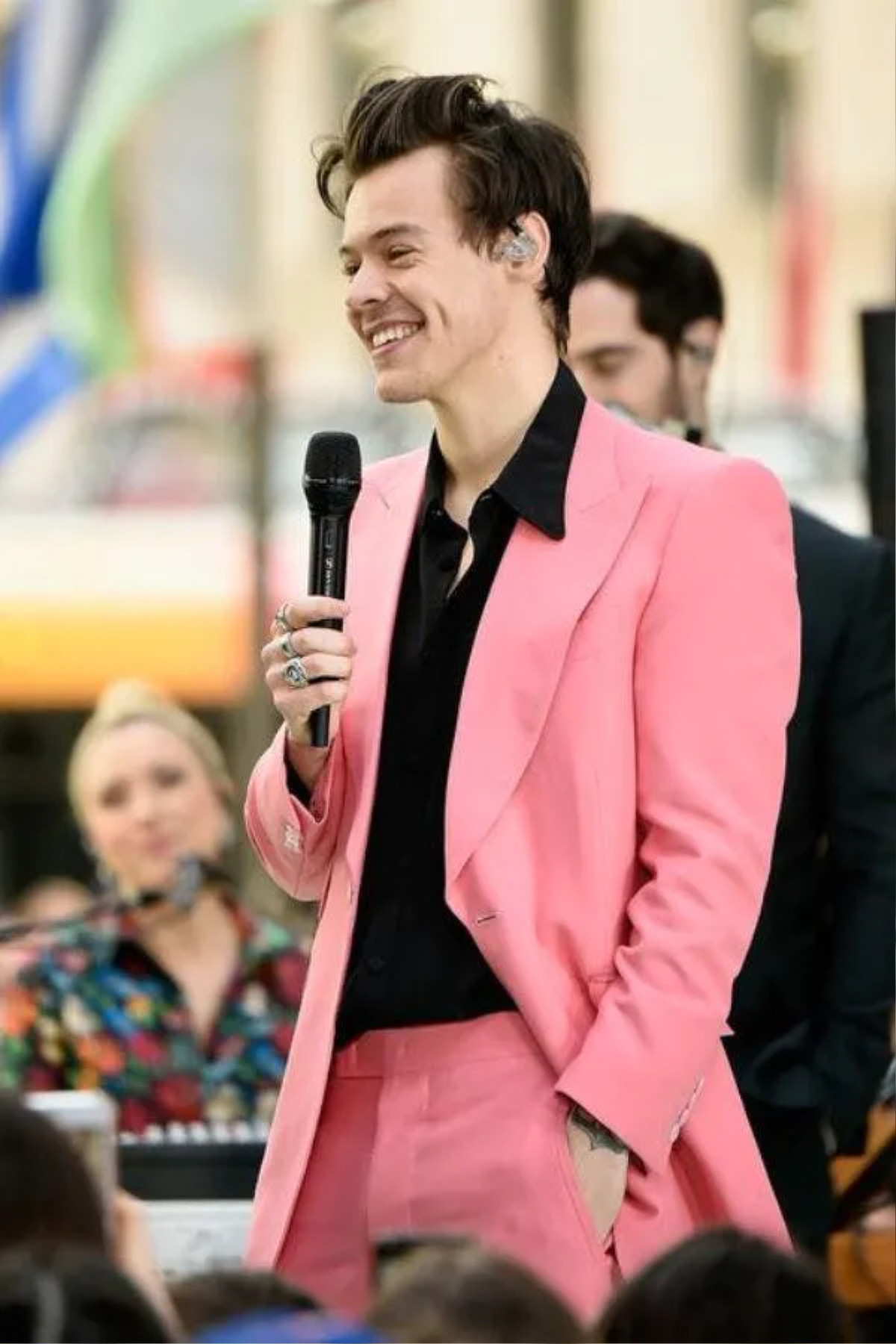 Cách Harry Styles trở thành nam ca sĩ mặc đẹp nhất thế giới Ảnh 4