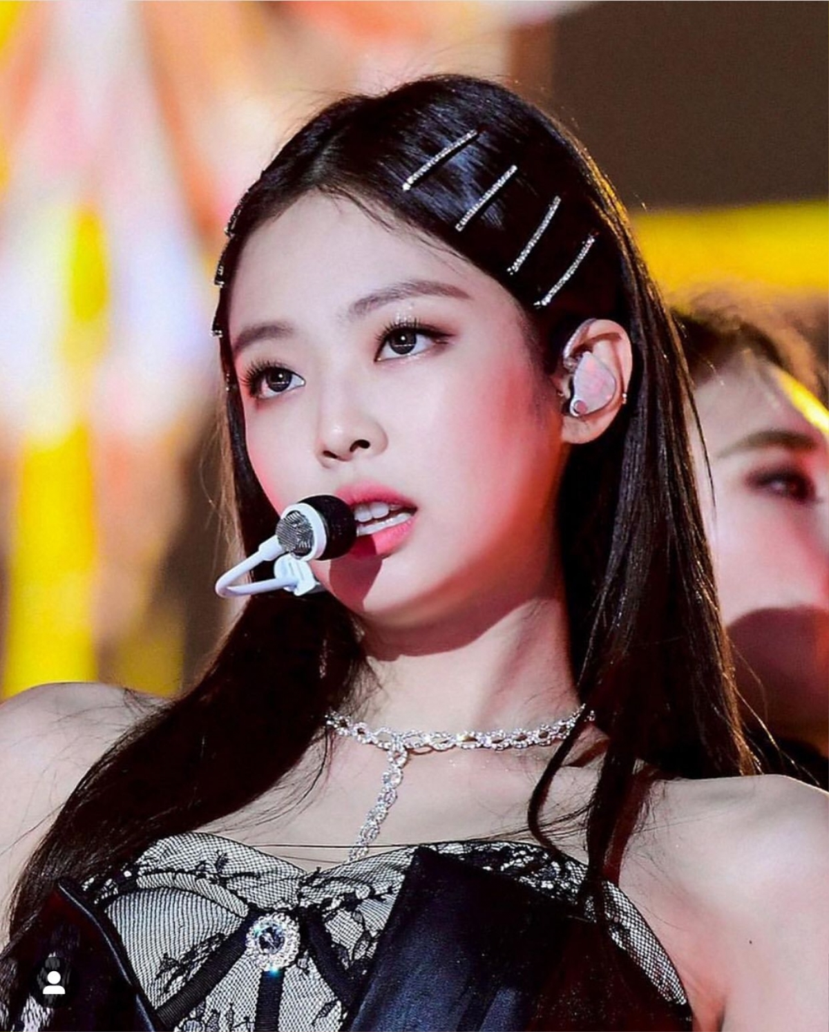 Phát hiện 'chị em thất lạc' của Jennie (BLACKPINK): Nhan sắc giống nhau đến ngỡ ngàng Ảnh 1