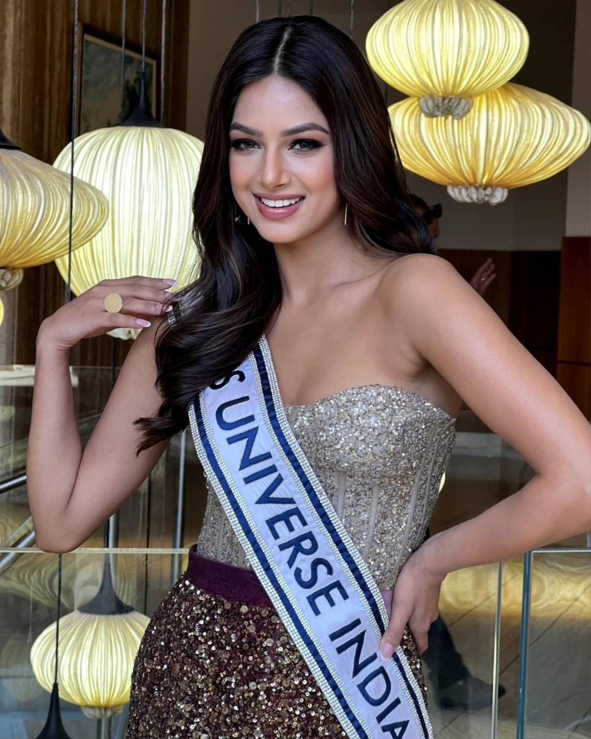 Vừa tháo bỏ vương miện, Miss Universe 2021 tung ảnh gầy gò, mặt hốc: Anti-fan muối mặt 'quay xe' Ảnh 4