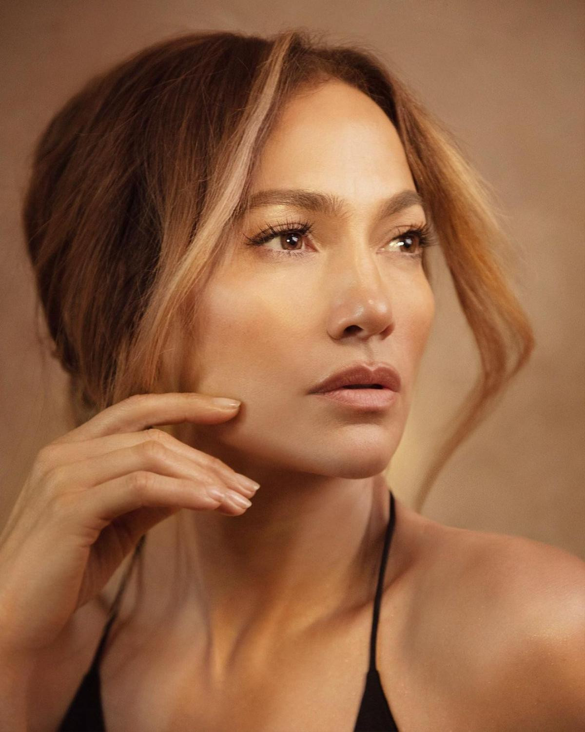 Bác sĩ da liễu tiết lộ 5 bí quyết giúp Jennifer Lopez giữ vẻ tươi trẻ ở tuổi 53 Ảnh 4