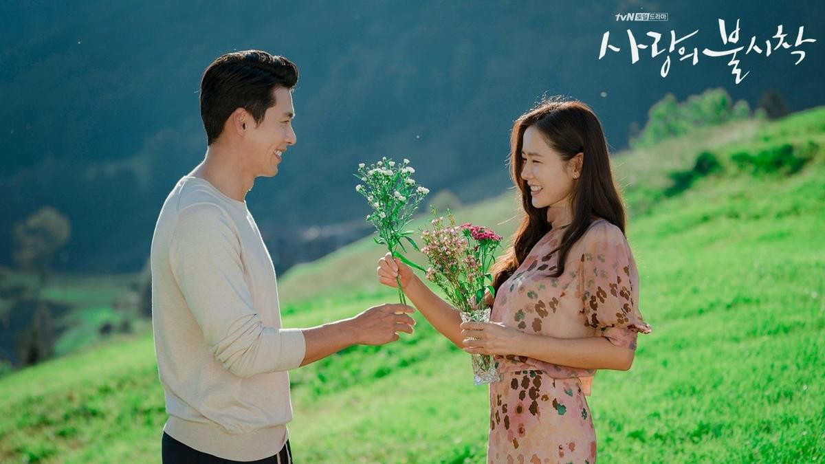 Hyun Bin - Son Ye Jin và những cặp đôi vàng trong làng giải trí Hoa - Hàn Ảnh 1