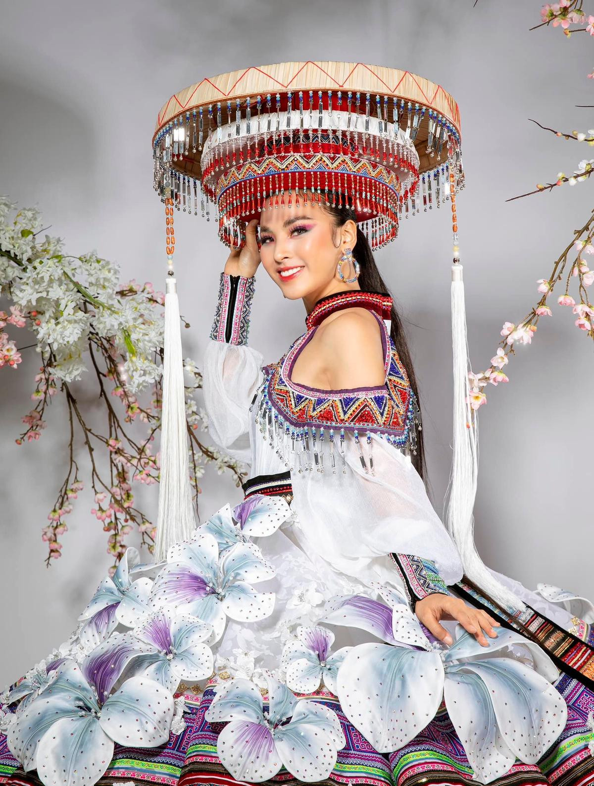 National Costume của Quỳnh Nga lỡ hẹn tại Miss Charm: 'Bánh tráng' phải gọi bằng chị vì quá đỉnh Ảnh 5