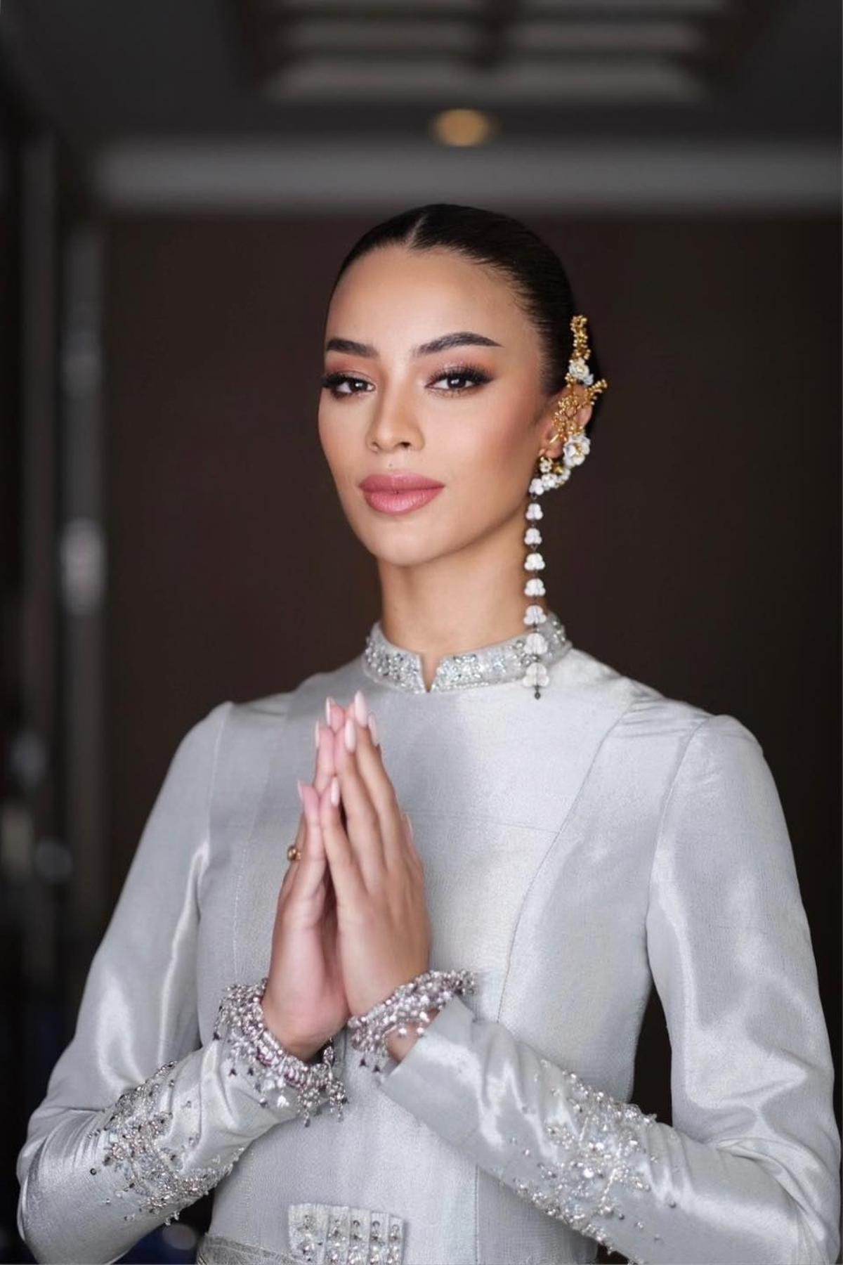 'Á hậu đẹp nhất' Miss Universe diện đồ truyền thống Thái Lan: Có vượt mặt được Hoa hậu Thùy Tiên? Ảnh 2