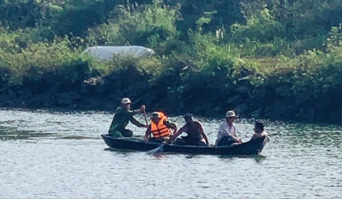 Giây trước còn vui cười với nhóm bạn, giây sau nữ sinh đã thiệt mạng thương tâm Ảnh 1