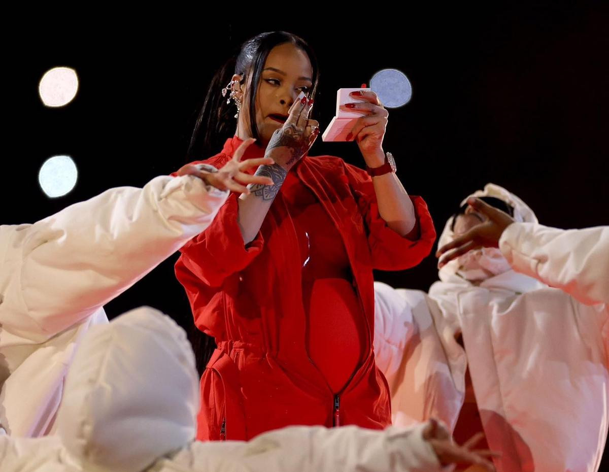 Có thể bạn chưa biết: Rihanna không nhận được 1 cắc khi diễn tại Super Bowl 2023 Ảnh 3