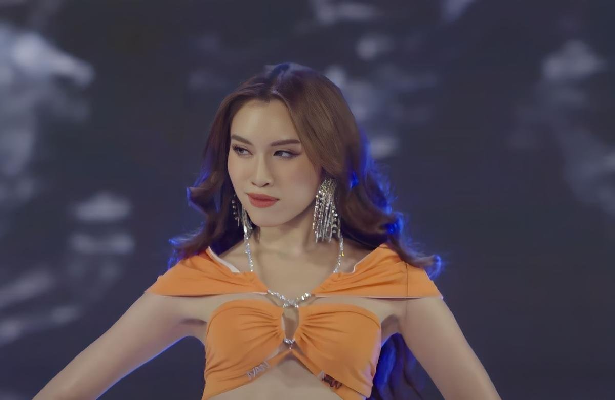 'Thót tim tưởng bị loại', Thanh Thanh Huyền 'quẩy bung sàn' với áo tắm tại chung kết Miss Charm 2023 Ảnh 1