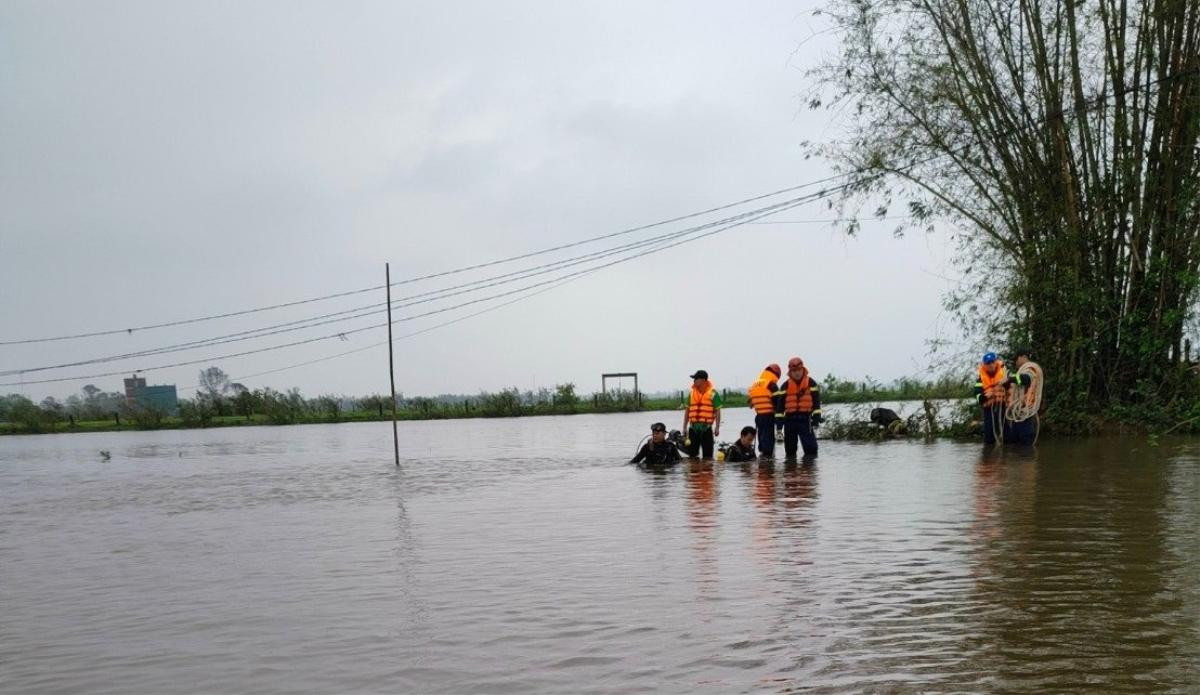 Cùng về quê ăn giỗ, vợ mất chồng trong tích tắc vì tai nạn ập đến bất ngờ Ảnh 1