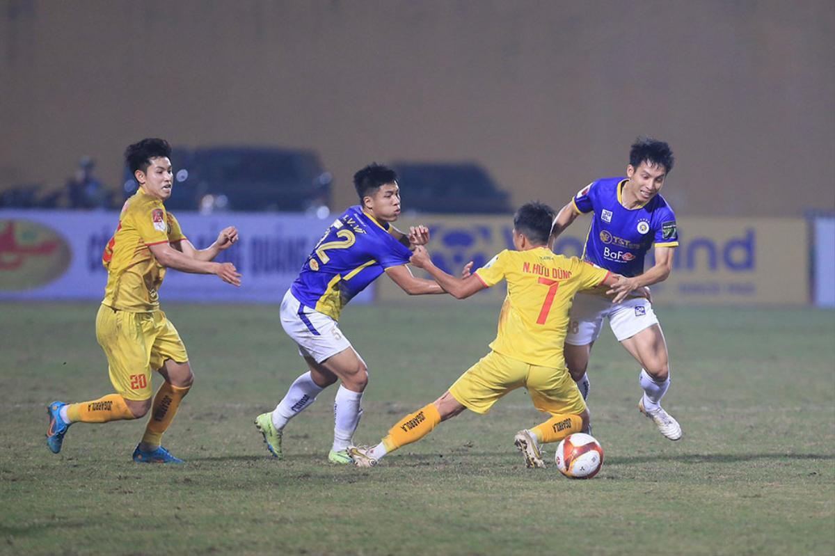 V.League trong mắt các HLV ngoại: Xấu từ mặt sân đến trọng tài, đủ vấn đề để ca thán Ảnh 1