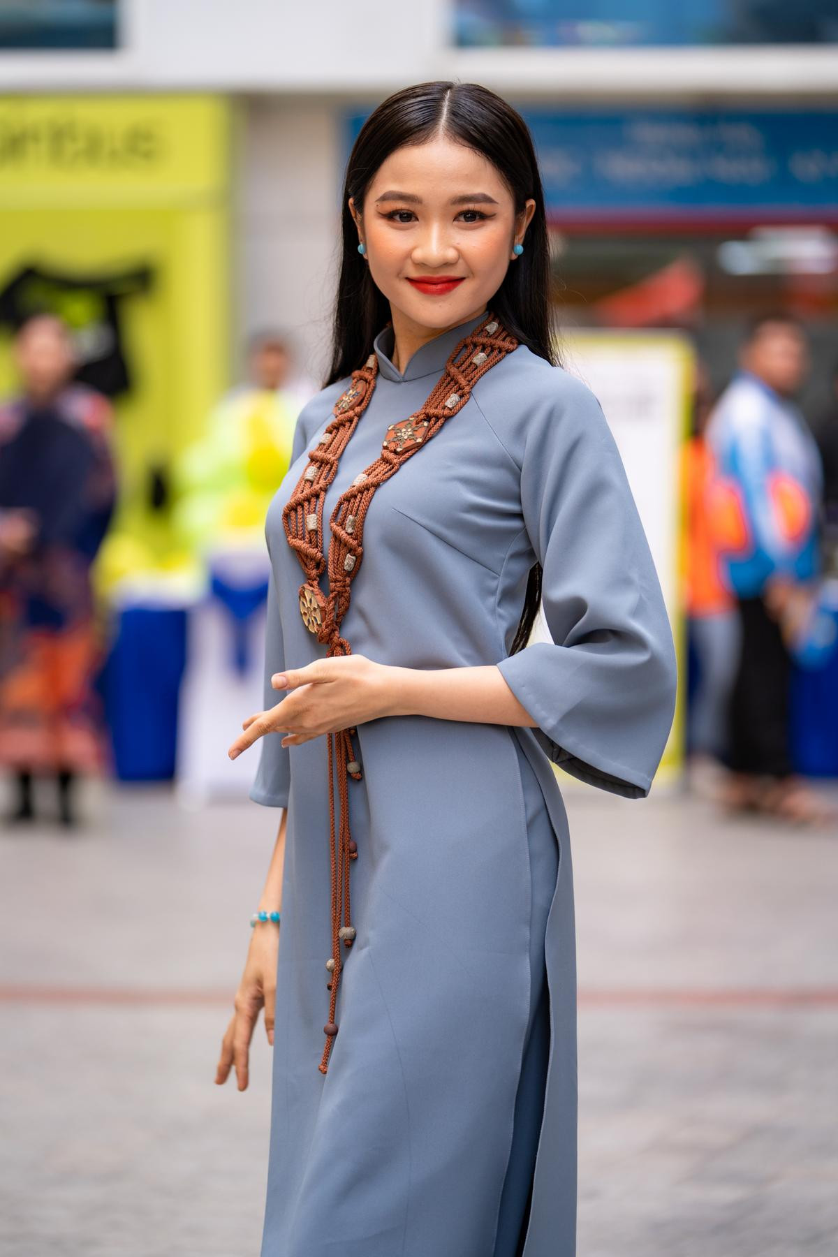 Top 20 Miss HUTECH 2023 thướt tha, duyên dáng trong BST Áo dài 'Việt Nam tươi đẹp' của NTK Việt Hùng Ảnh 15