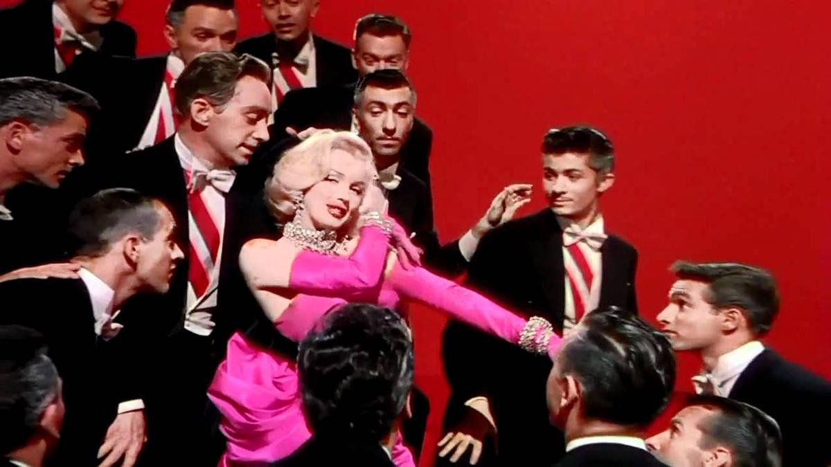 Thời trang điện ảnh: Chiếc váy hồng plan B làm nên lịch sử của 'tóc vàng hoe' Marilyn Monroe Ảnh 6