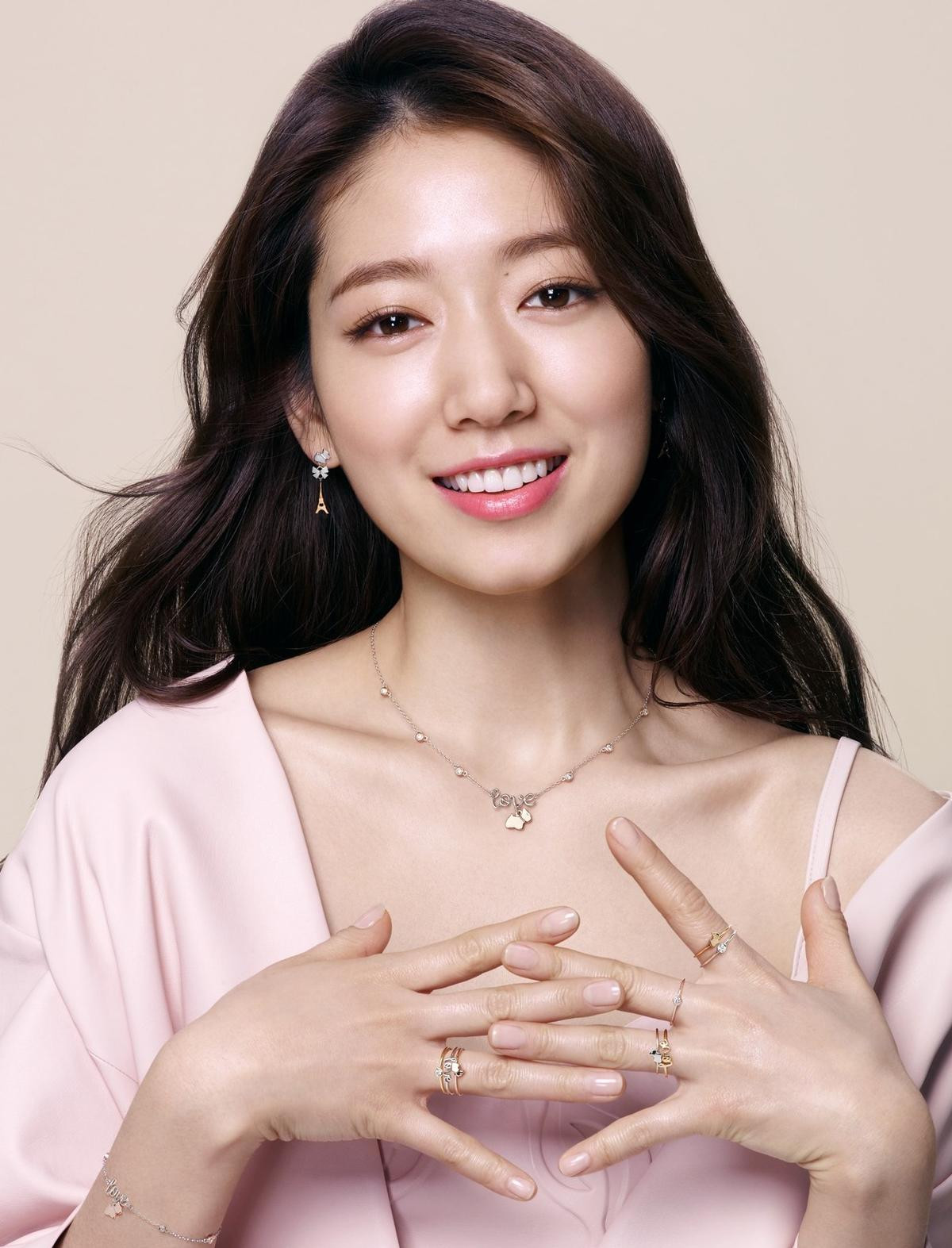 Park Shin Hye trở lại đường đua nghệ thuật, nhan sắc như 'lão hoá ngược' sau thời gian nghỉ sinh con Ảnh 1