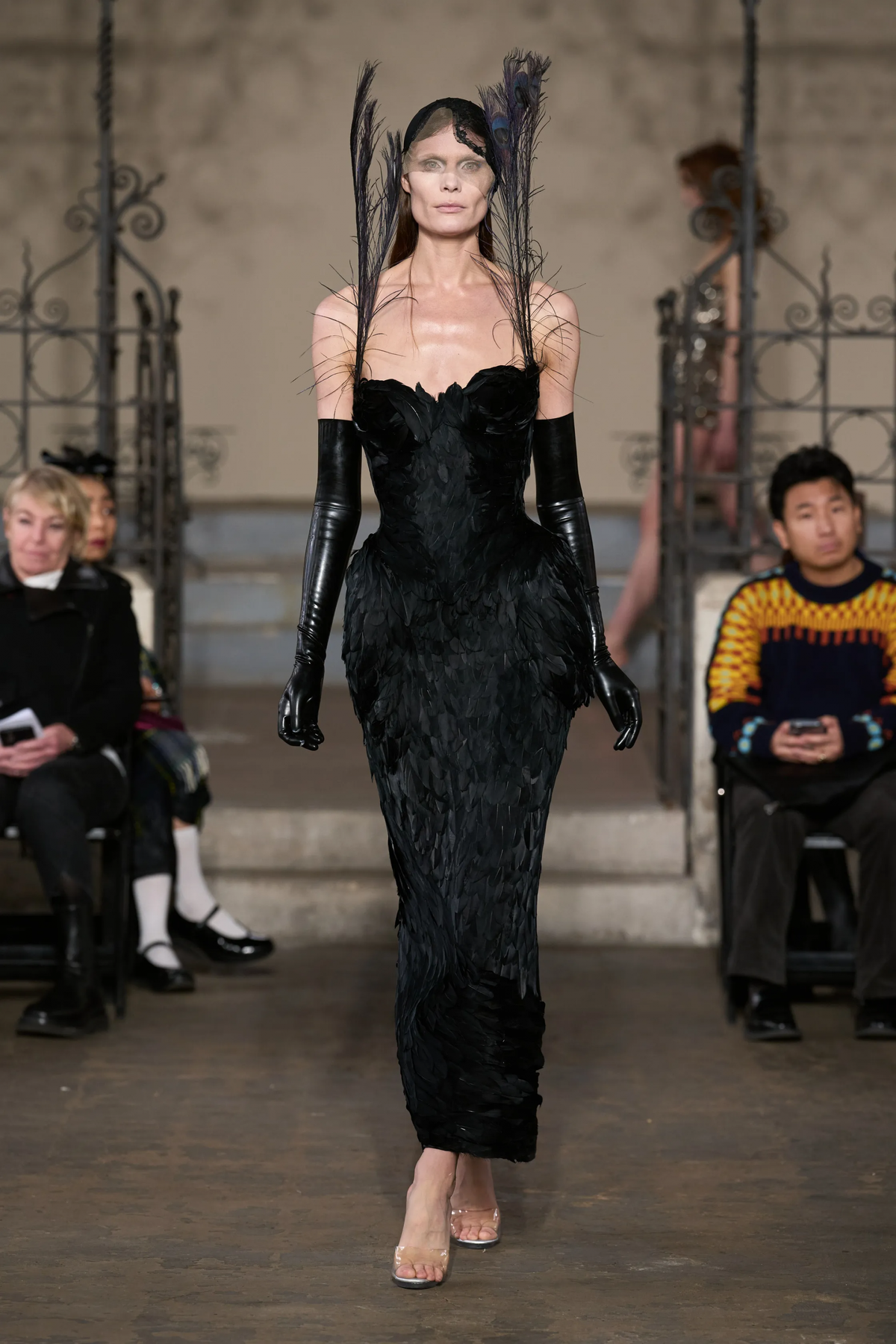 Màn 'tụt váy' gây tranh cãi tại London Fashion Week Ảnh 8