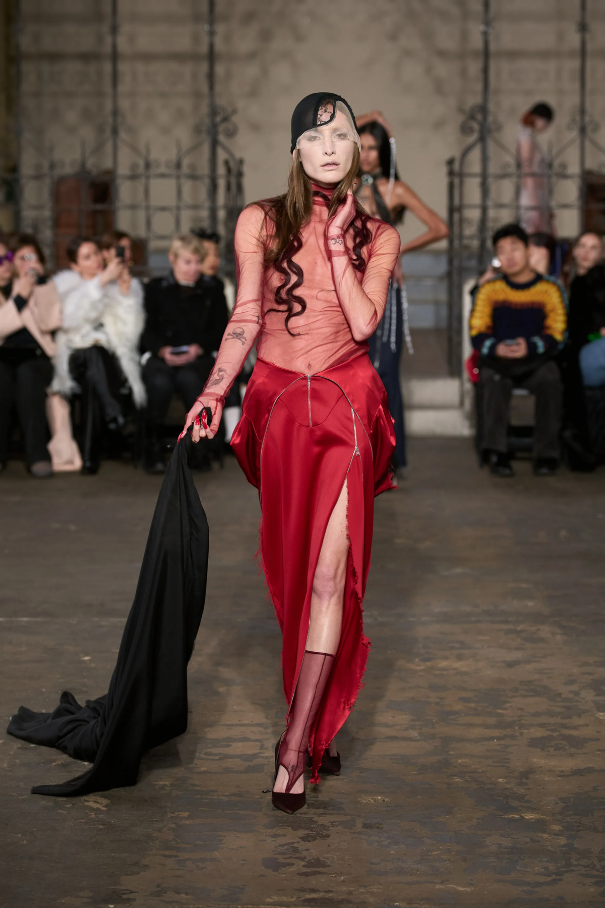 Màn 'tụt váy' gây tranh cãi tại London Fashion Week Ảnh 5