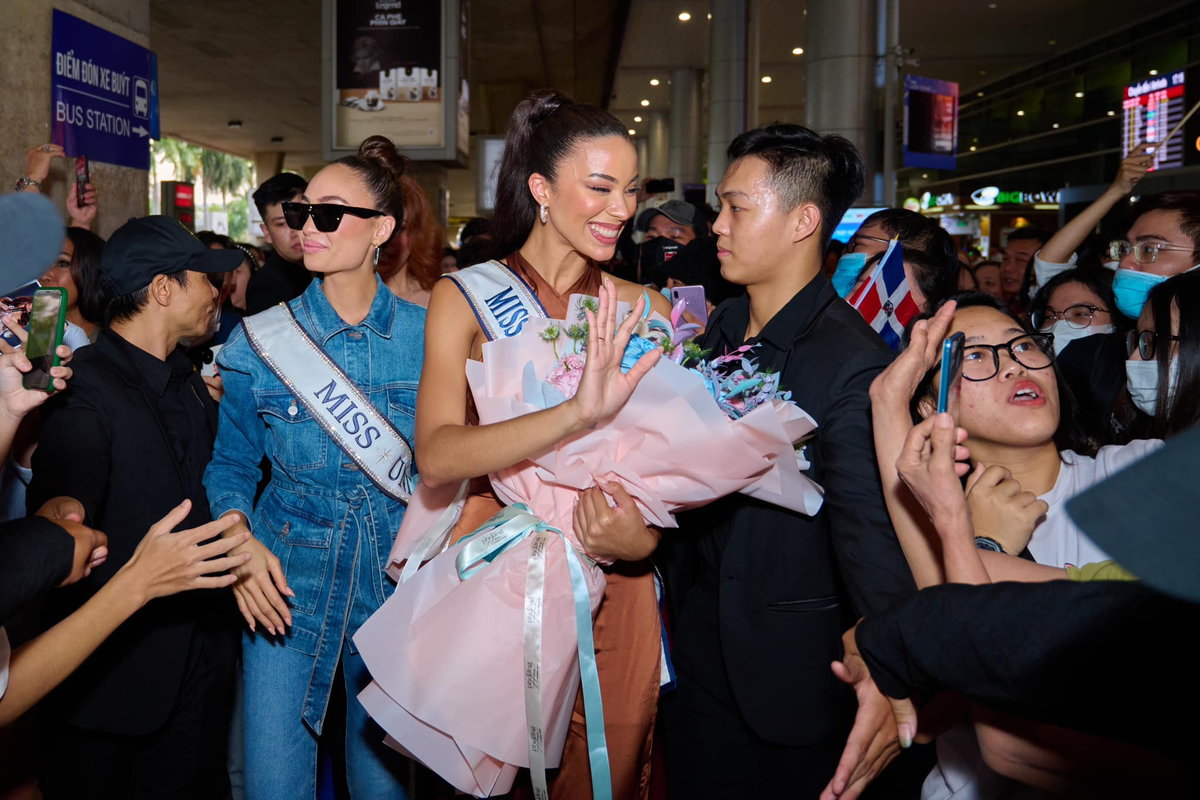 Những khoảnh khắc đẹp 'chấn động' của Lan Khuê khi đọ sắc cùng hai mỹ nhân Miss Universe Ảnh 5