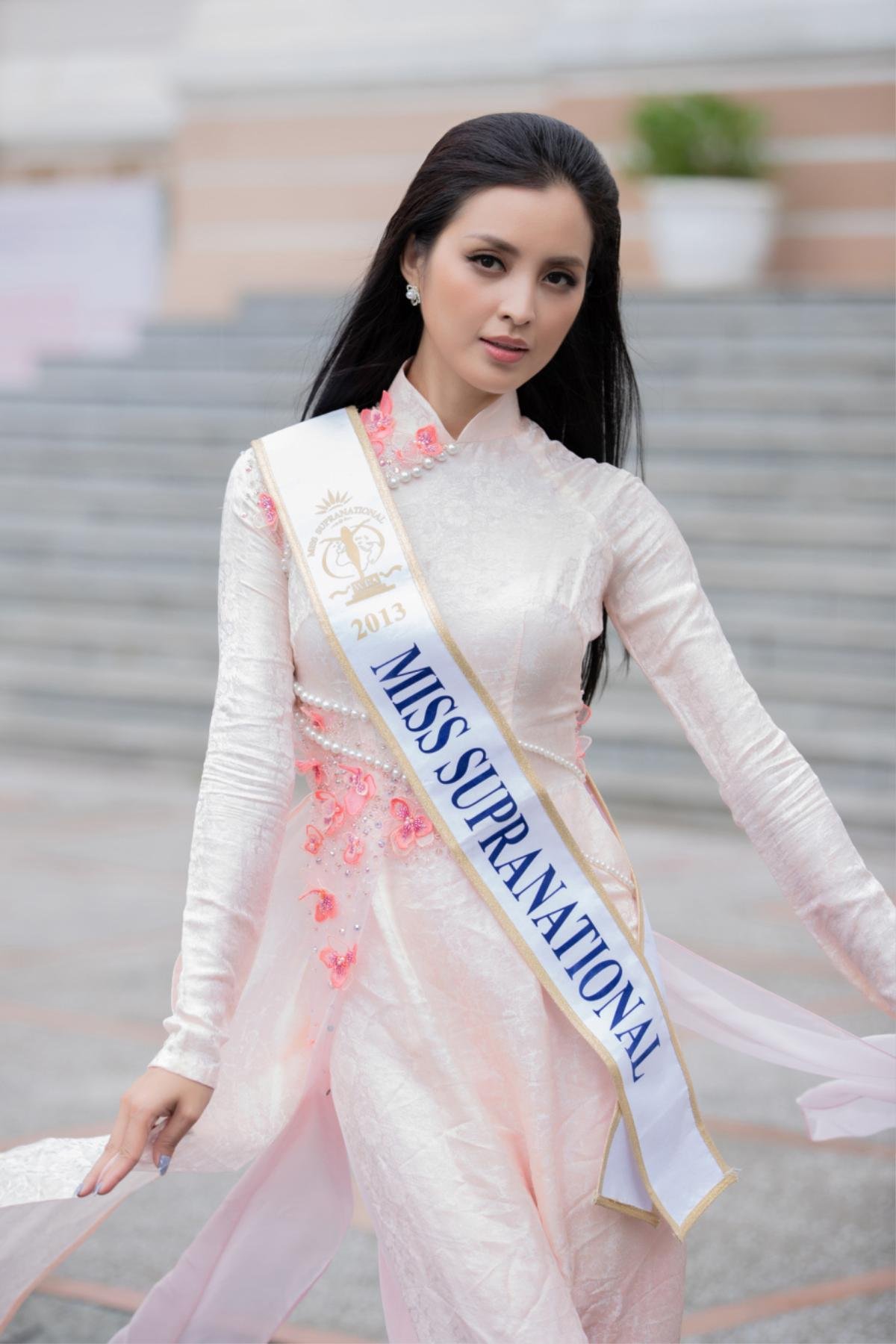 Khi dàn hậu quốc tế diện áo dài Việt Nam: Ấn tượng nhất là Miss Universe 2022 Ảnh 8