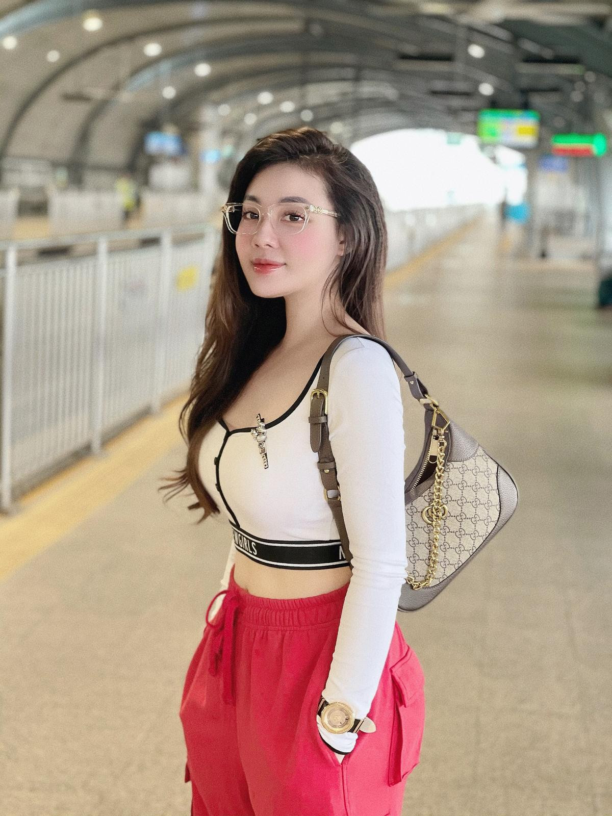 Hotgirl bắt ghen chồng đạo diễn chấn động cõi mạng: Tái xuất sau thời gian dài ở ẩn, nhan sắc thăng hạng Ảnh 1