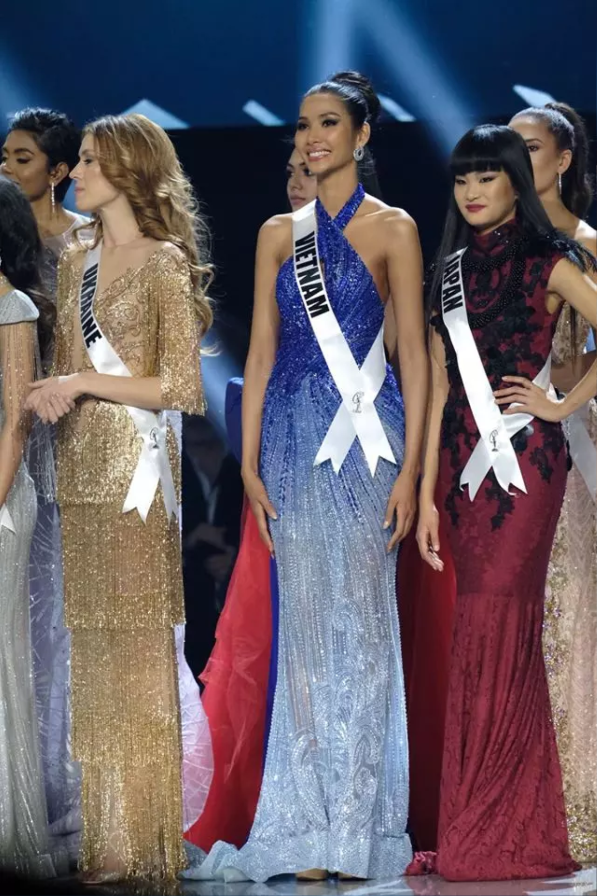 Á hậu Hoàng Thùy giải thích về dáng đứng kỳ cục tại Miss Universe 2019: Nghe xong chỉ biết xót xa Ảnh 4