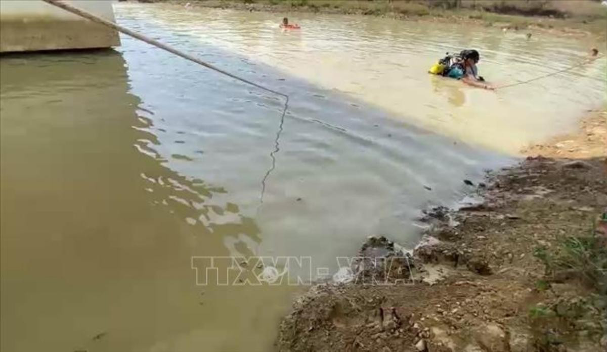 Đang câu cá ven hồ người đàn ông nghe tiếng kêu cứu, chạy ra thấy cảnh tượng đau lòng Ảnh 1