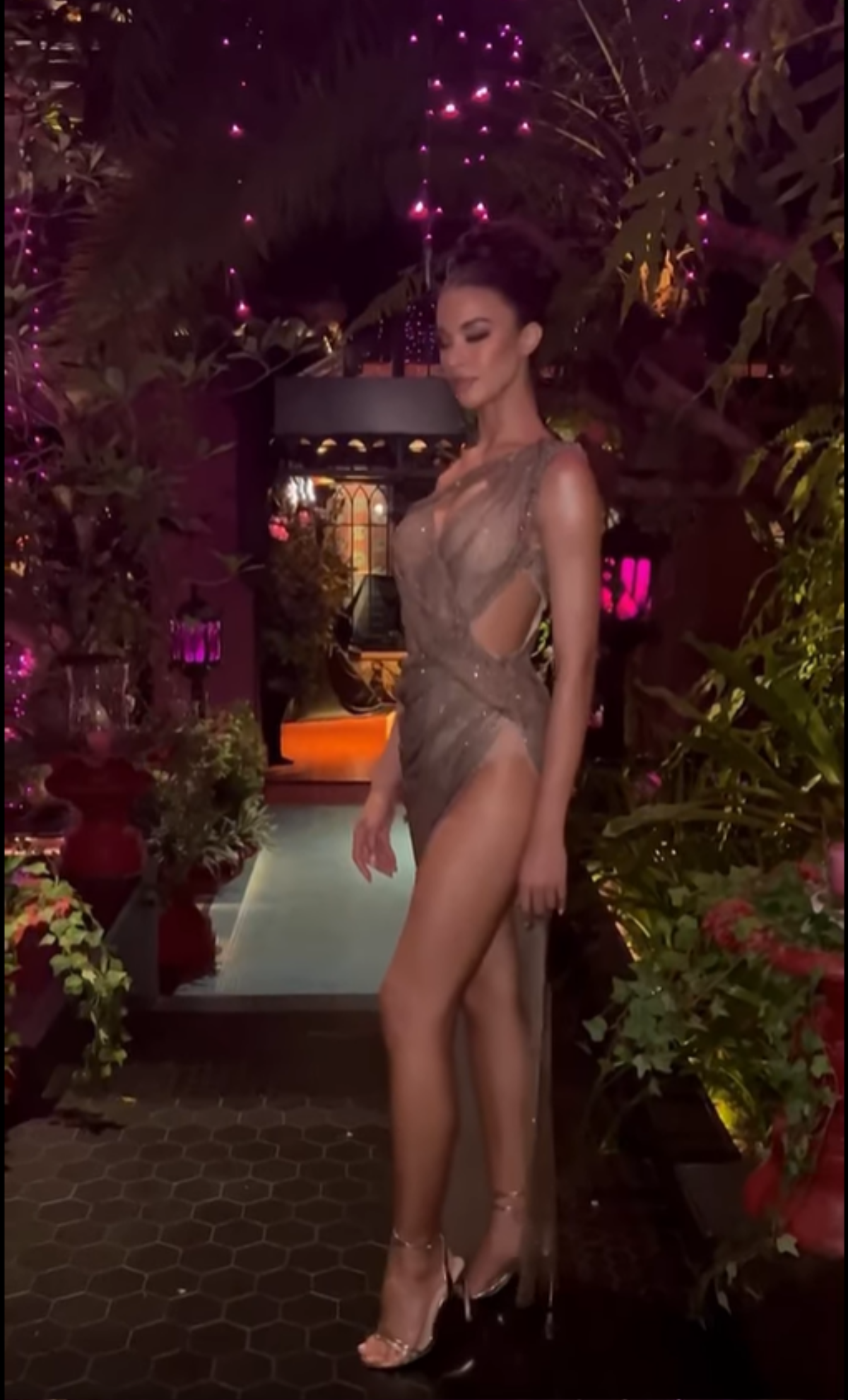 Á hậu 2 Miss Universe diện lại outfit từng gây viral khắp cõi mạng nhưng lại khiến netizen 'cụt hứng' Ảnh 2