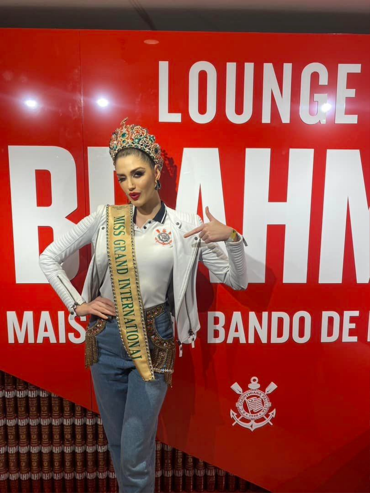 Giống Huỳnh My, Miss Grand 2022: Có gương mặt hoa hậu nhưng bị ê-kíp trang điểm môi 'thâm sì' Ảnh 1