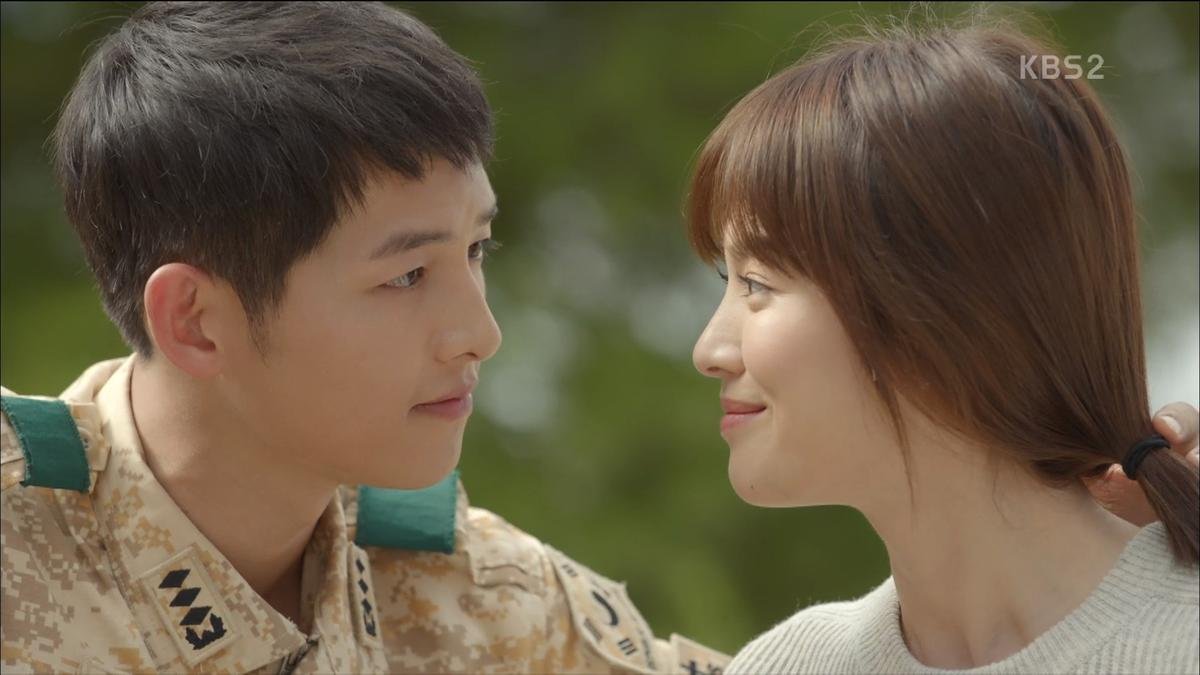 Thỏa mong đợi của fan, Song Hye Kyo và Song Joong Ki chính thức tái hợp, lại còn hôn cực ngọt Ảnh 1