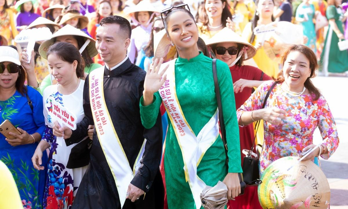 Hoa hậu H'Hen Niê trở thành Đại sứ Lễ Hội Áo Dài, lan toả tình yêu dành cho áo dài truyền thống Ảnh 1