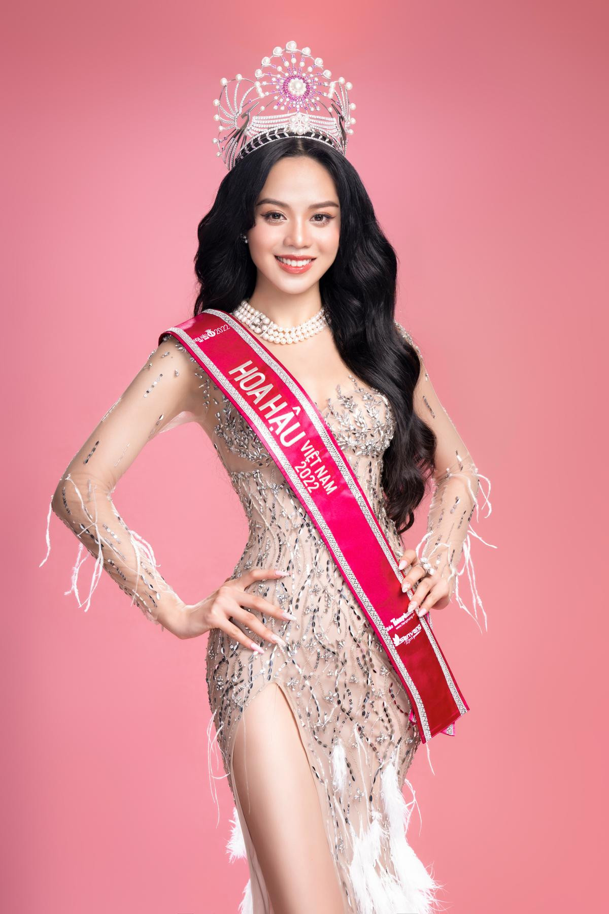 'Bà trùm hoa hậu' Phạm Kim Dung sẽ ngồi 'ghế nóng' Đêm Gala Chung kết Miss HUTECH 2023 Ảnh 3