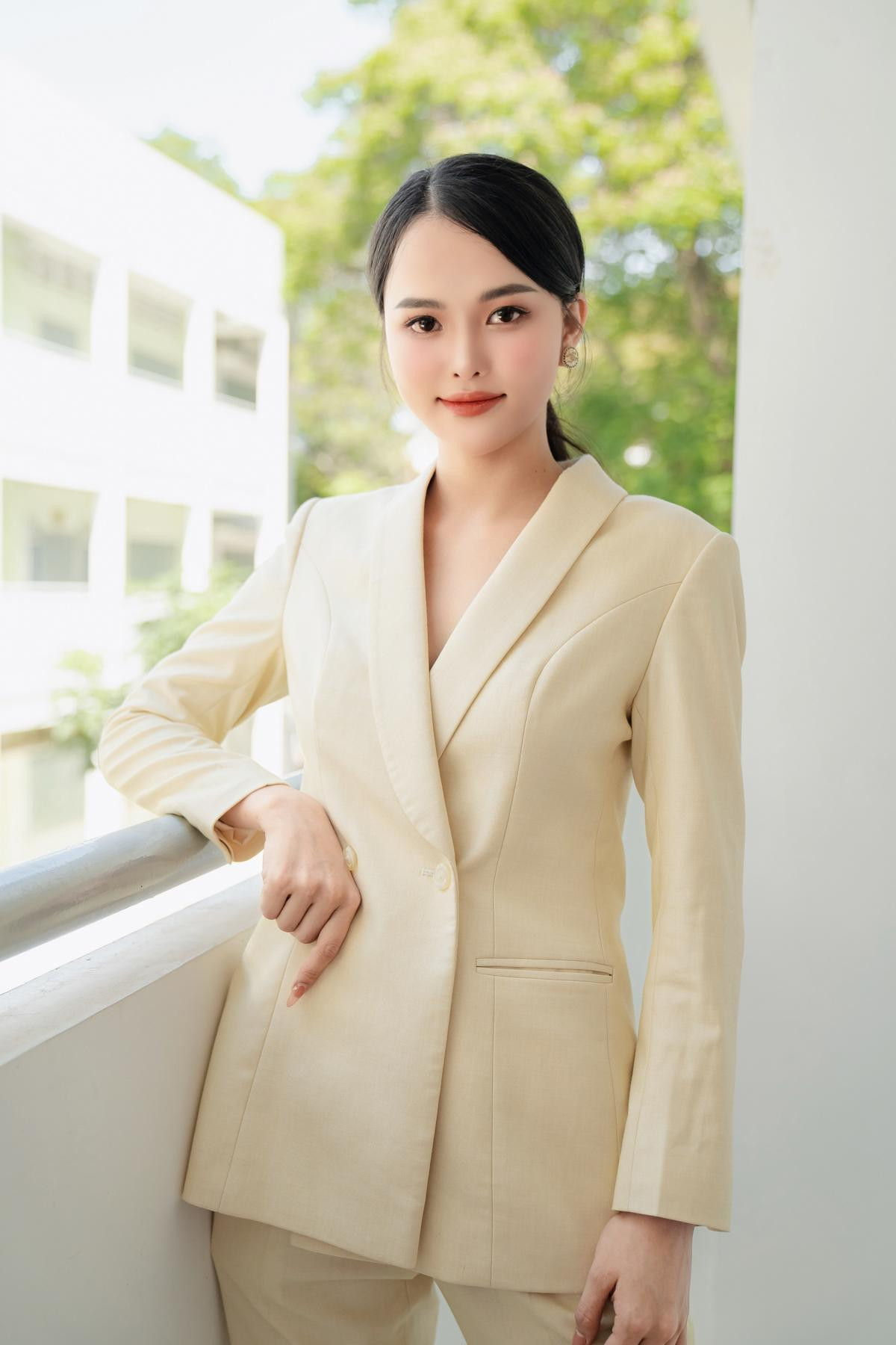 Ngắm nhìn nhan sắc của Top 20 Miss HUTECH 2023 trước thềm Chung kết Ảnh 30