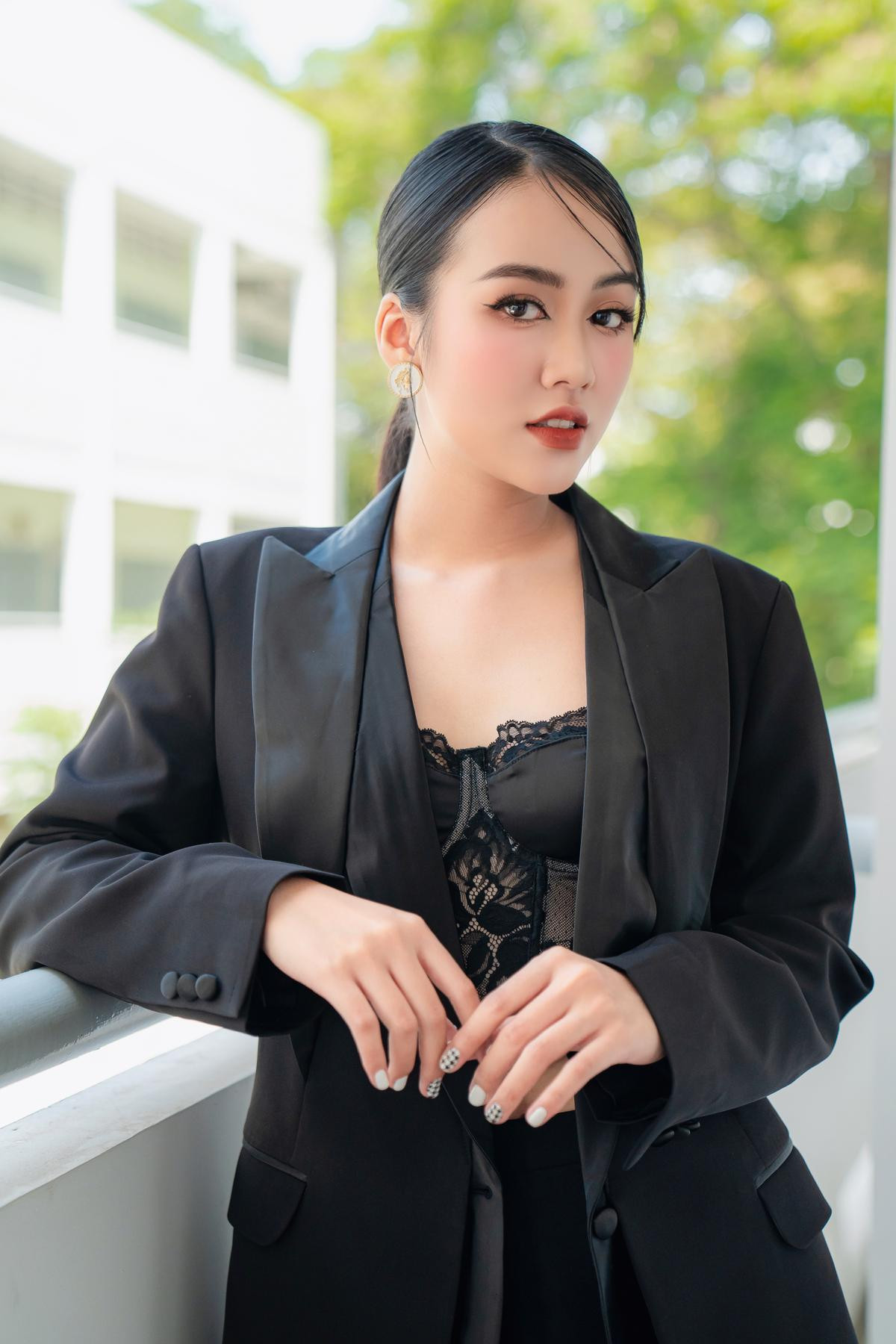 Ngắm nhìn nhan sắc của Top 20 Miss HUTECH 2023 trước thềm Chung kết Ảnh 29