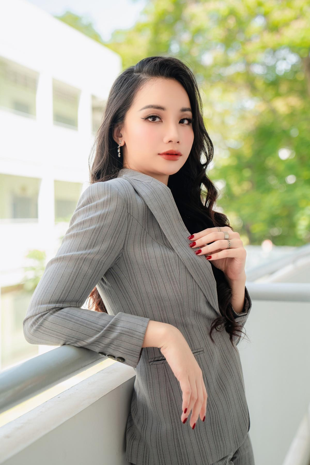 Ngắm nhìn nhan sắc của Top 20 Miss HUTECH 2023 trước thềm Chung kết Ảnh 23