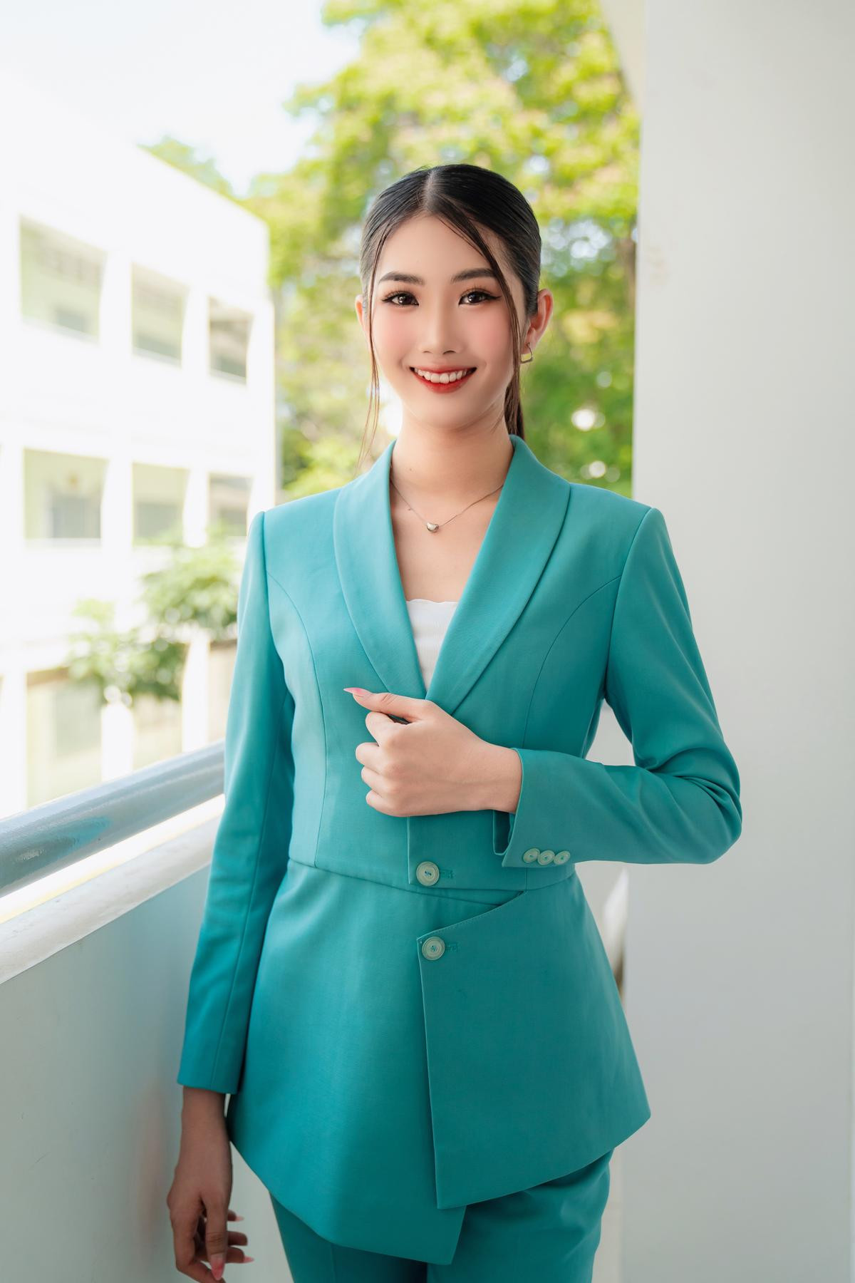 Ngắm nhìn nhan sắc của Top 20 Miss HUTECH 2023 trước thềm Chung kết Ảnh 25