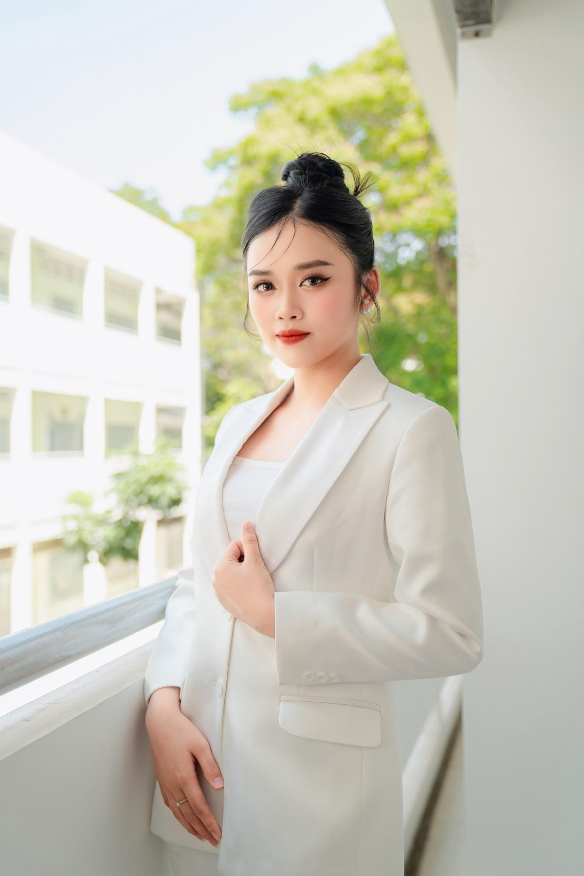 Ngắm nhìn nhan sắc của Top 20 Miss HUTECH 2023 trước thềm Chung kết Ảnh 22