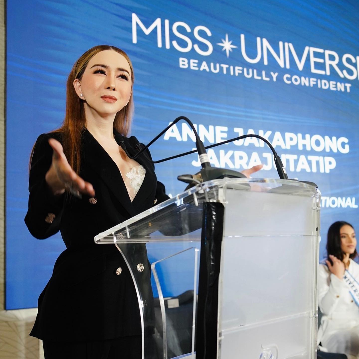 Thêm 1 dải sash 'nghỉ chơi' với Miss Universe sau 24 năm để hợp tác với Miss Earth Ảnh 3