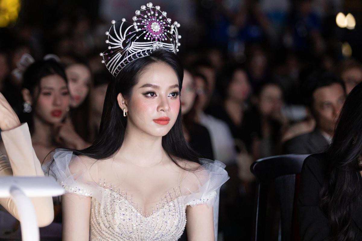 Người đẹp Nguyễn Thị Tuyết Nhung xuất sắc đăng quang Miss HUTECH 2023 Ảnh 12