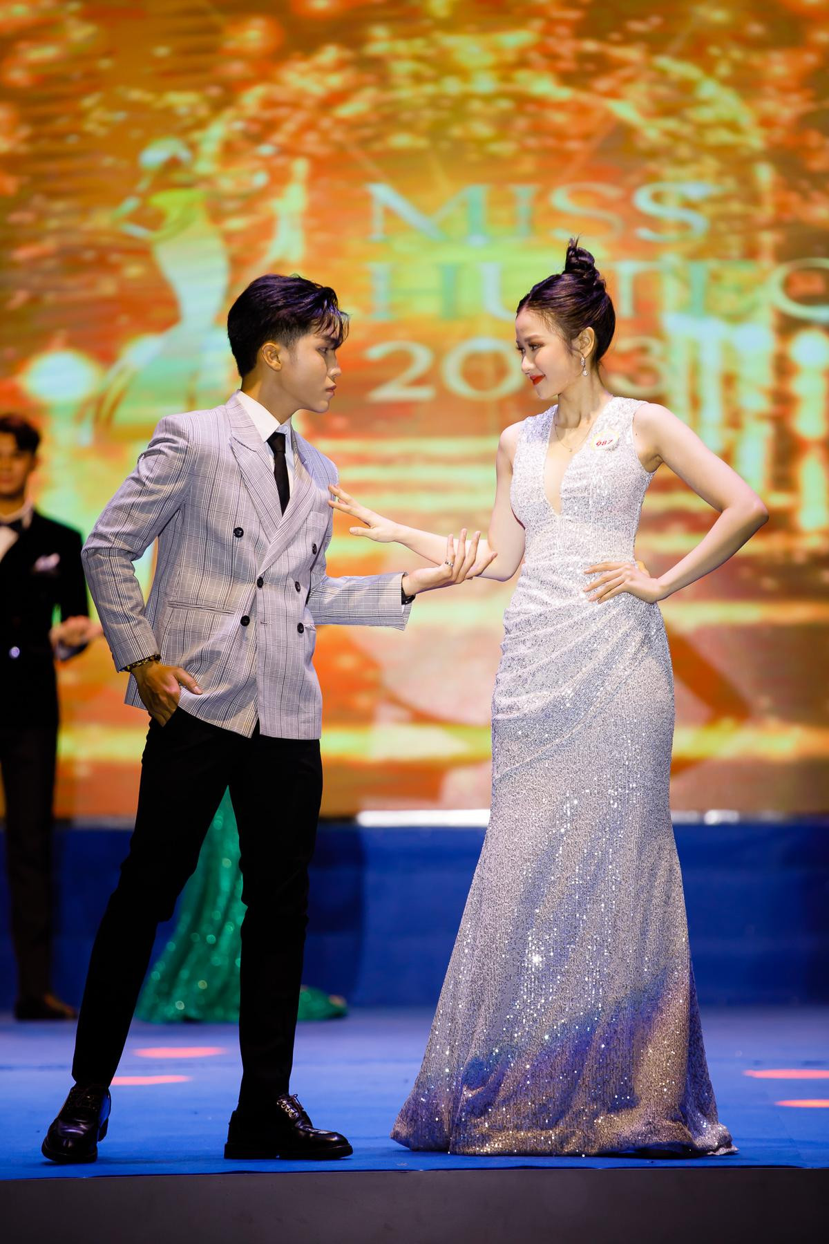 Người đẹp Nguyễn Thị Tuyết Nhung xuất sắc đăng quang Miss HUTECH 2023 Ảnh 7