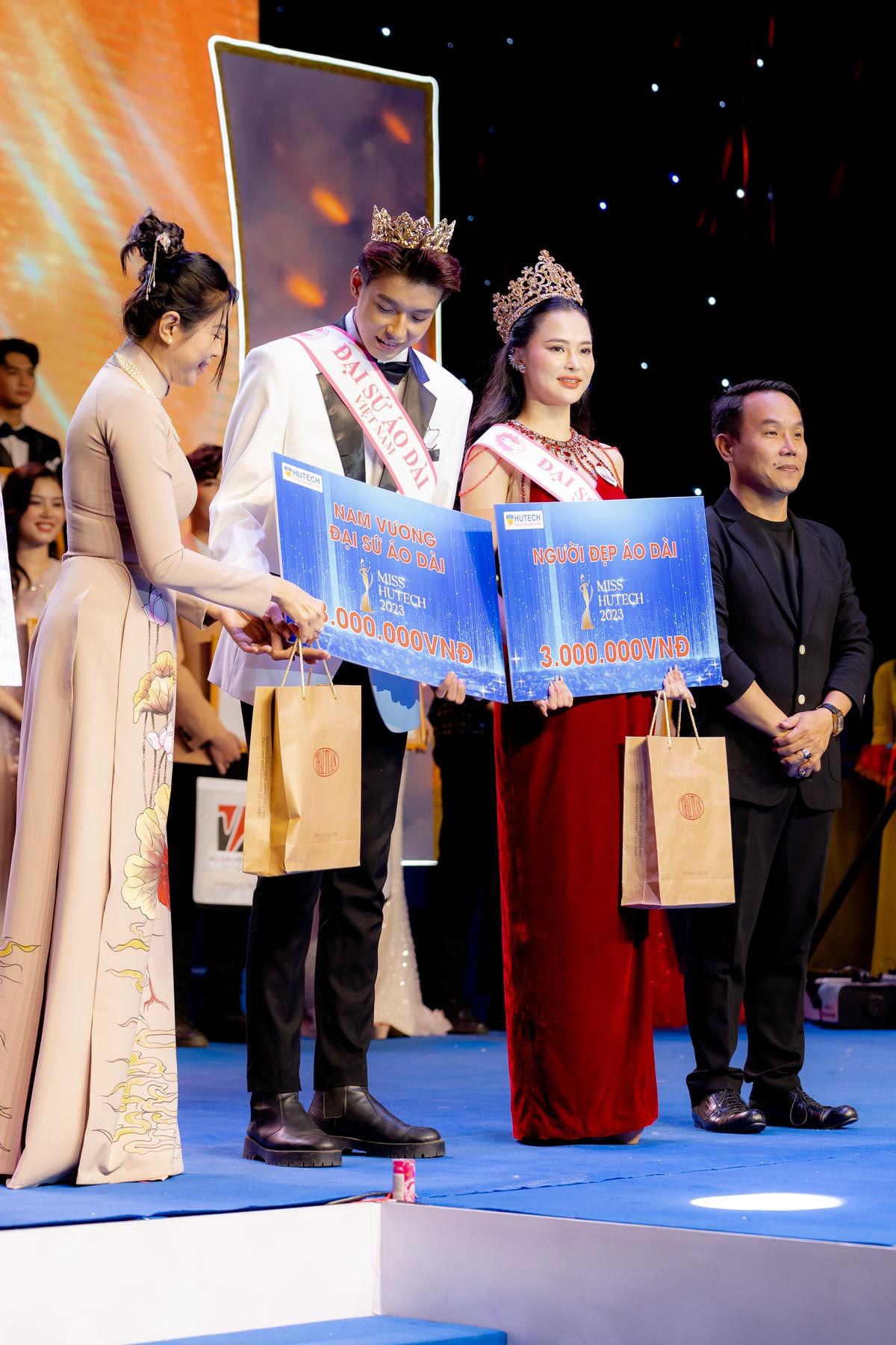 Người đẹp Nguyễn Thị Tuyết Nhung xuất sắc đăng quang Miss HUTECH 2023 Ảnh 10