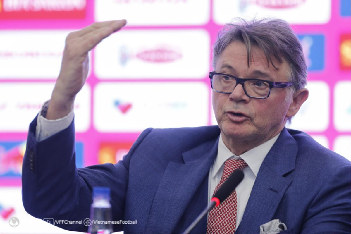 HLV Troussier: 4 tháng chỉ đá 4 trận V.League, phải thay đổi 2 việc lớn vì mục tiêu World Cup Ảnh 1