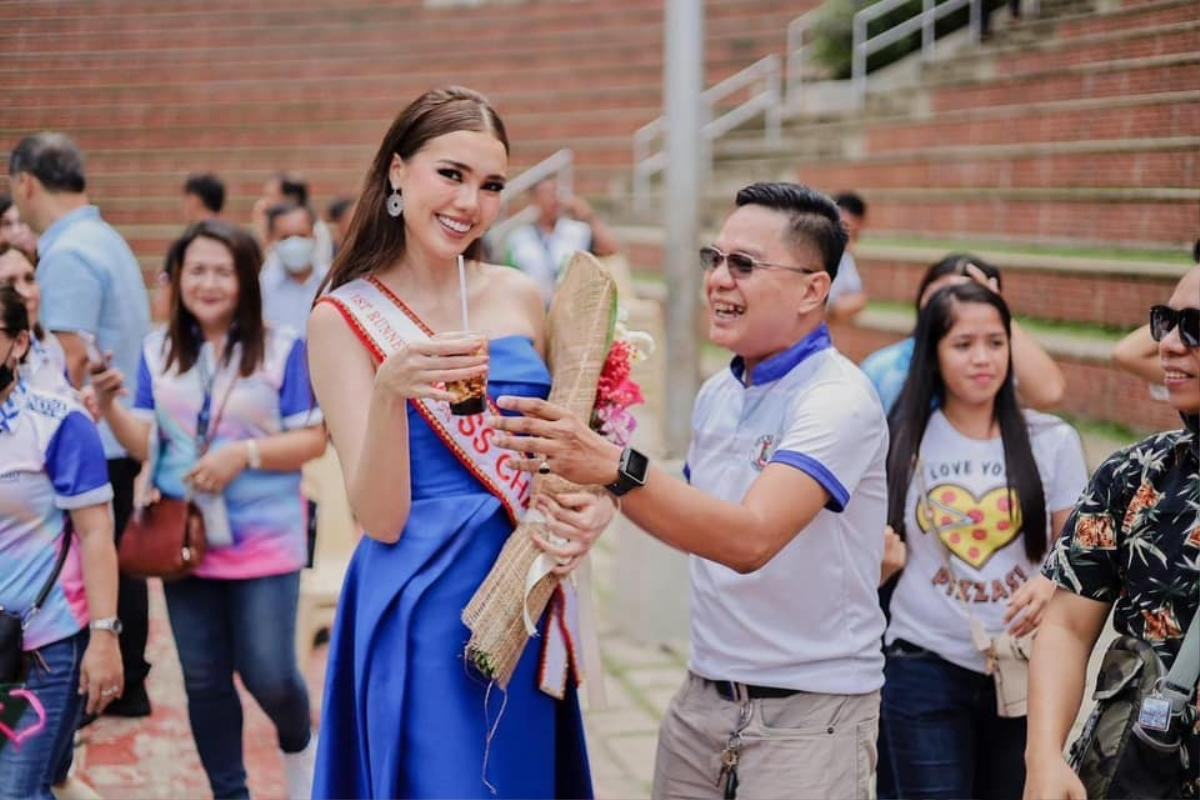 Á hậu 1 Miss Charm 2023 khi trở về Philippines: Khán giả phủ kín cả một sân bóng Ảnh 4