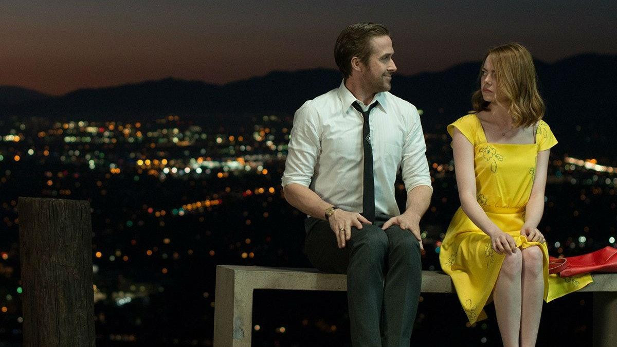 Thời trang điện ảnh: Chiếc váy vàng LaLaLand - Phép màu Hollywood dành cho nàng thơ hiện đại Ảnh 3