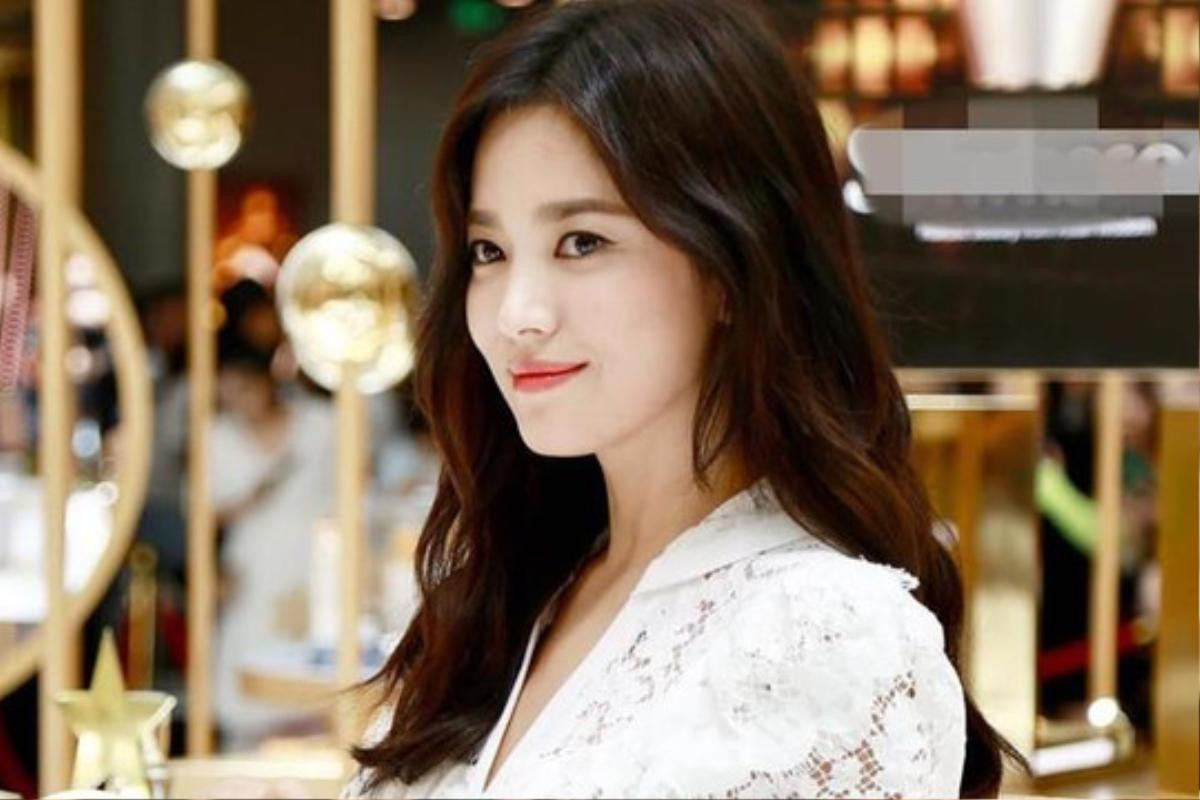 Song Hye Kyo bất ngờ 'đánh bại' Kim Tae Hee và Park Min Young, lấn át cả Jun Ji Hyun lẫn Park Shin Hye Ảnh 1