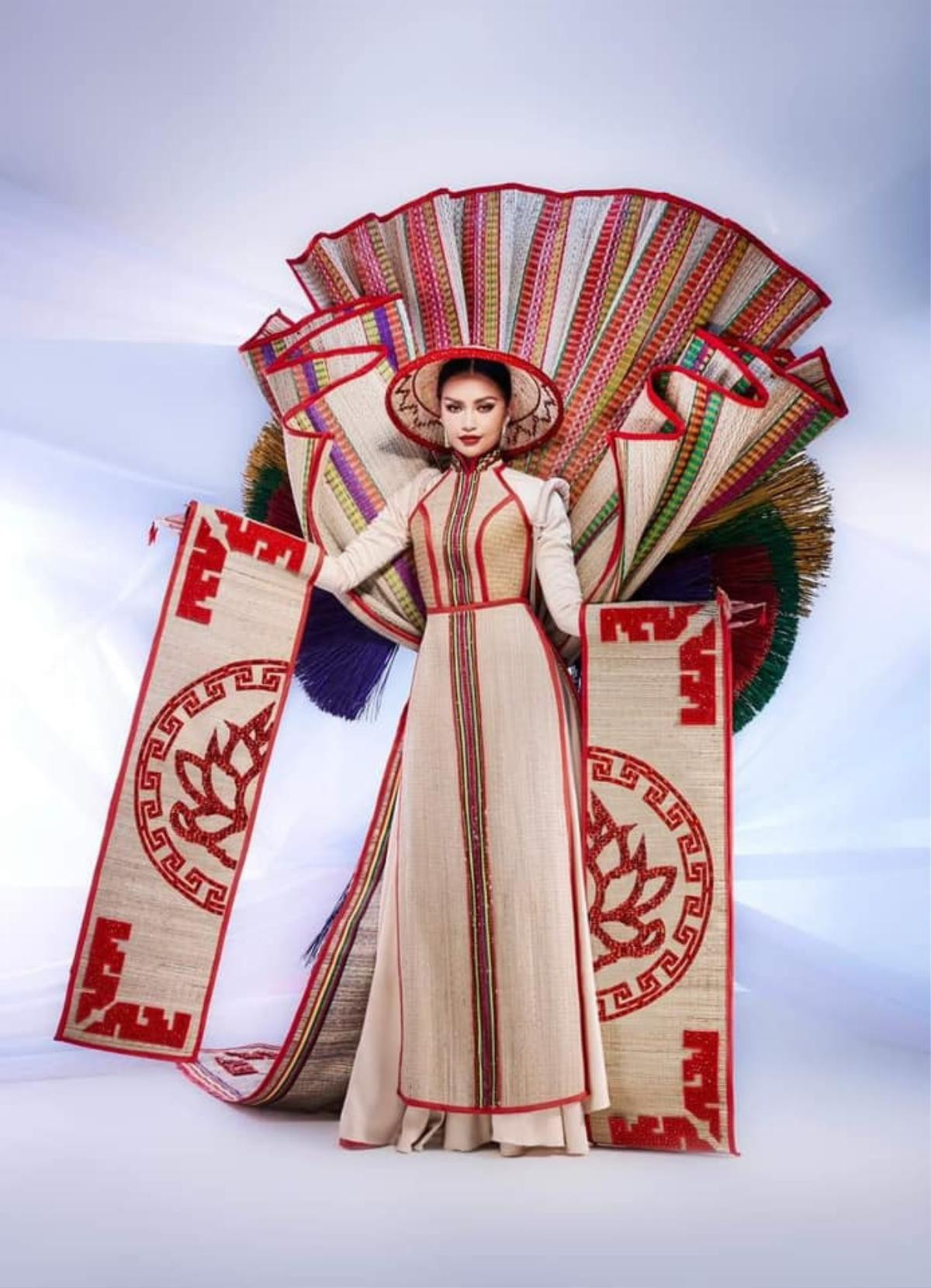 Miss Universe công bố người chiến thắng giải phụ Best National Costume: 'Chiếu Cà Mau' ở đâu rồi? Ảnh 4