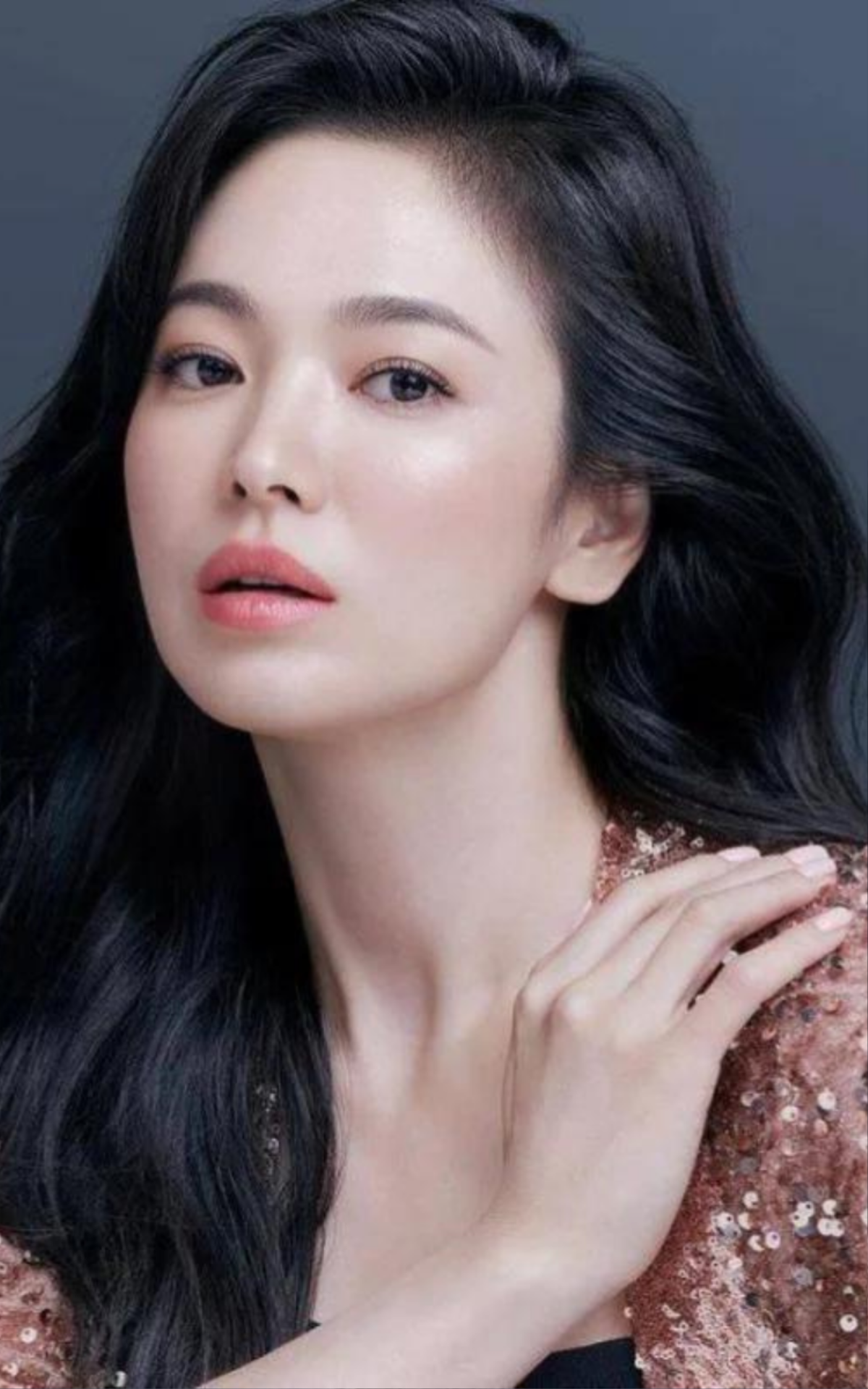 Một diễn viên đình đám Hàn Quốc công khai tình cảm với Song Hye Kyo Ảnh 1