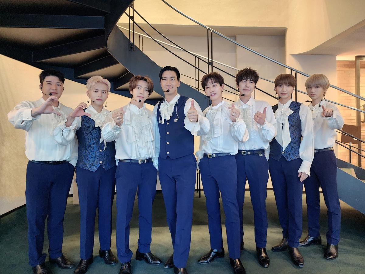 Sang Nhật biểu diễn, Super Junior vẫn 'See Tình' Hoàng Thùy Linh thế này đây! Ảnh 3