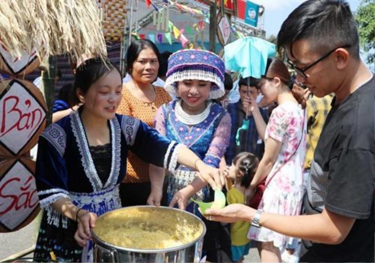 Chân dung Hoàng Hường người lên Tiktok gọi mèn mén, món tinh túy nuôi người Mông bao đời nay là 'cám lợn' Ảnh 5